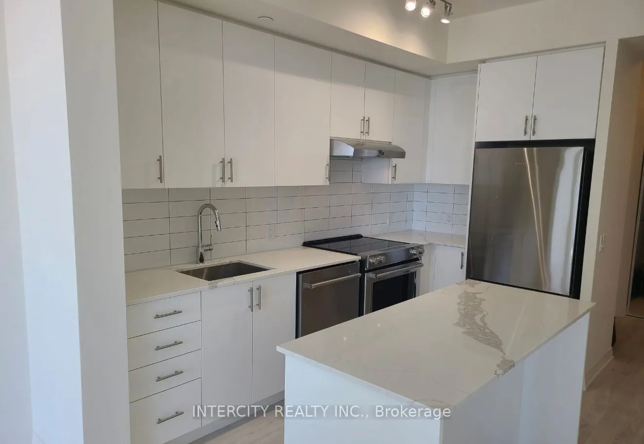 9000 Jane Street, #1406