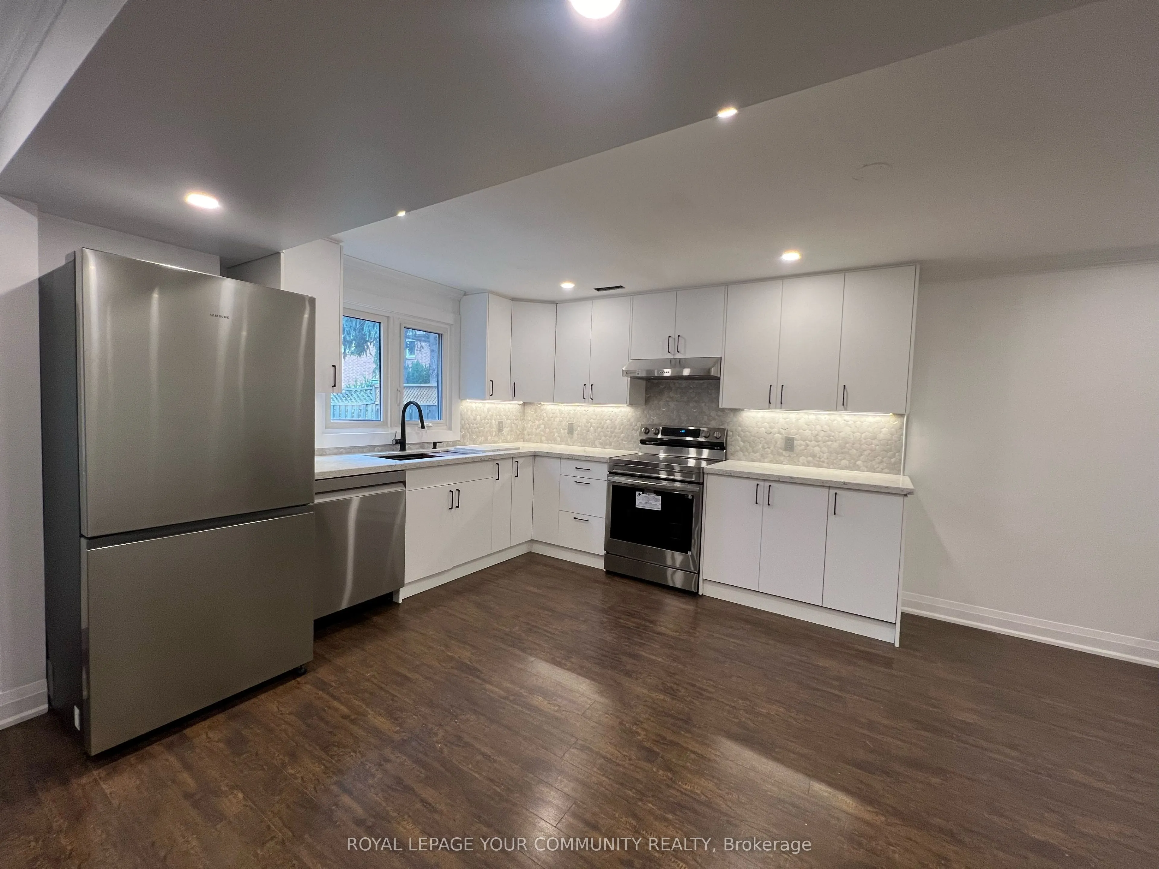 17 Hyde Park Drive S, #BASEMENT