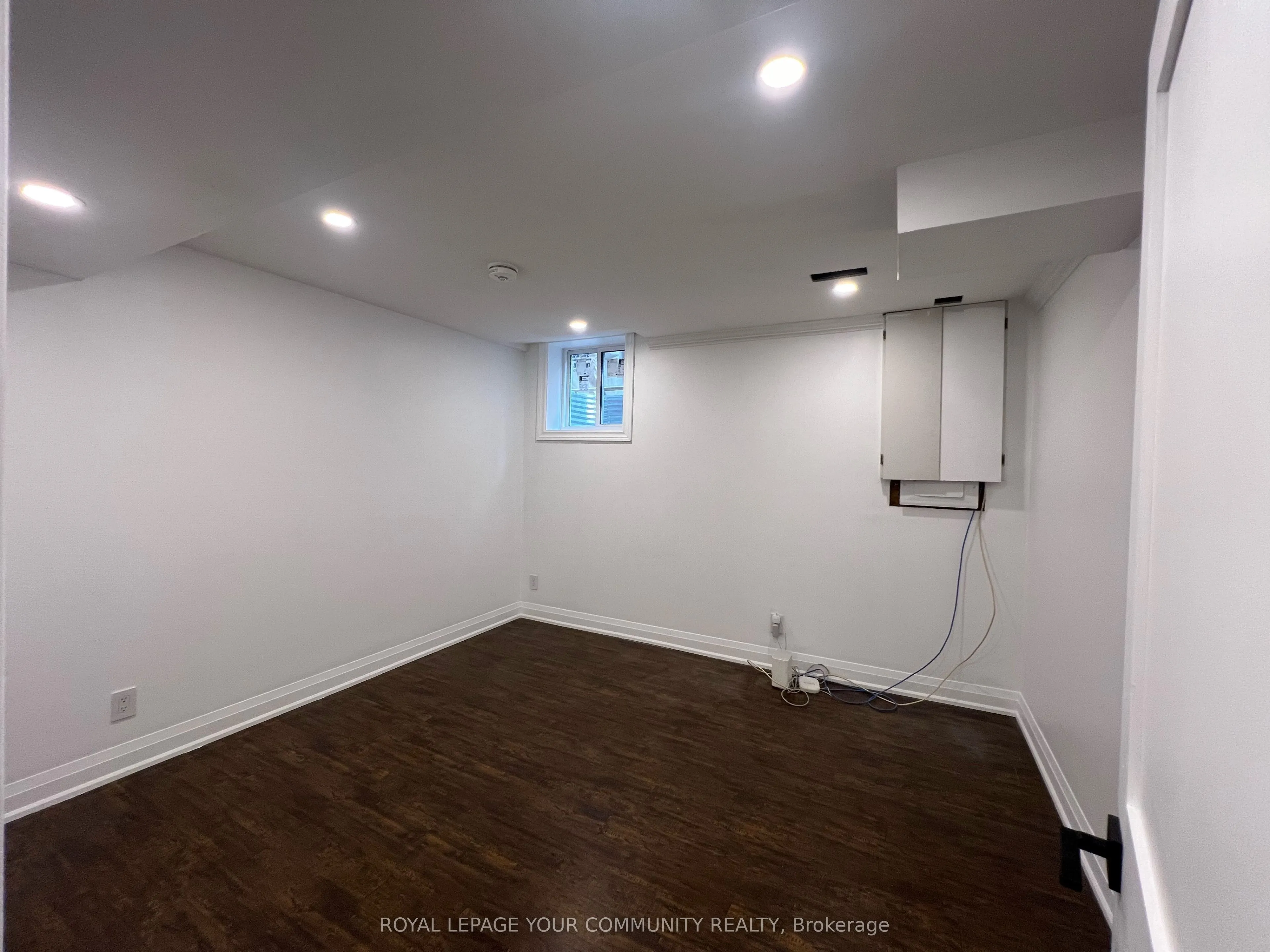 17 Hyde Park Drive S, #BASEMENT