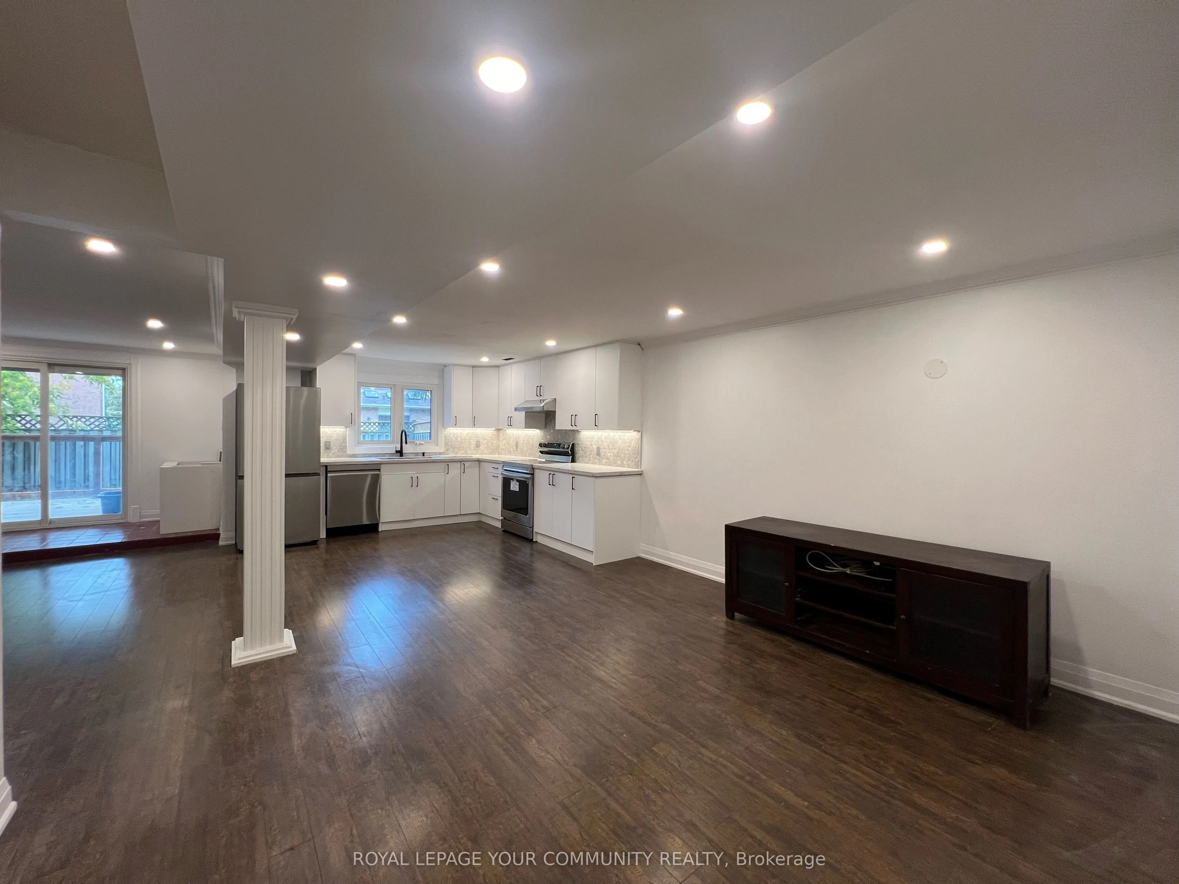17 Hyde Park Drive S, #BASEMENT