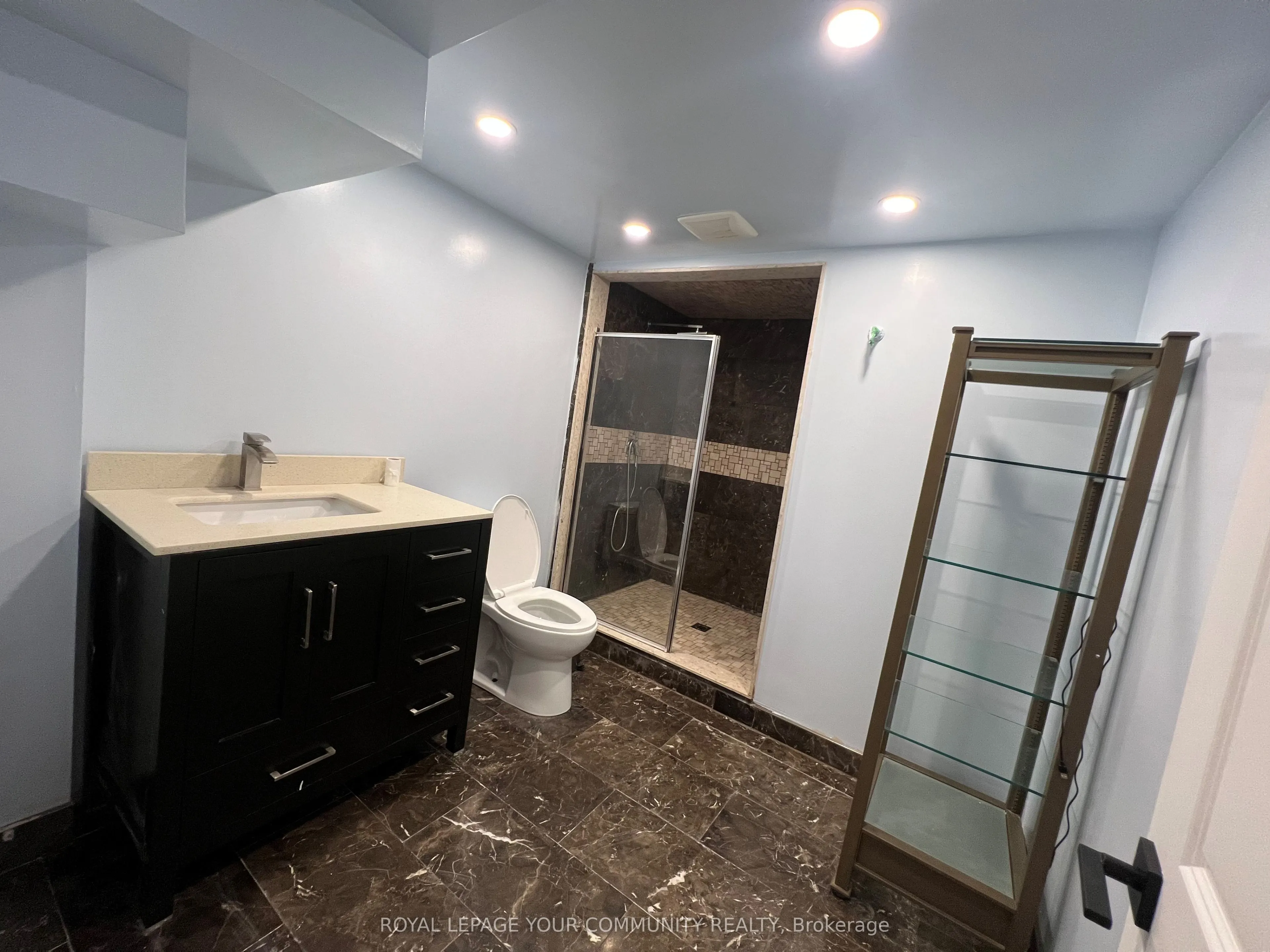 17 Hyde Park Drive S, #BASEMENT