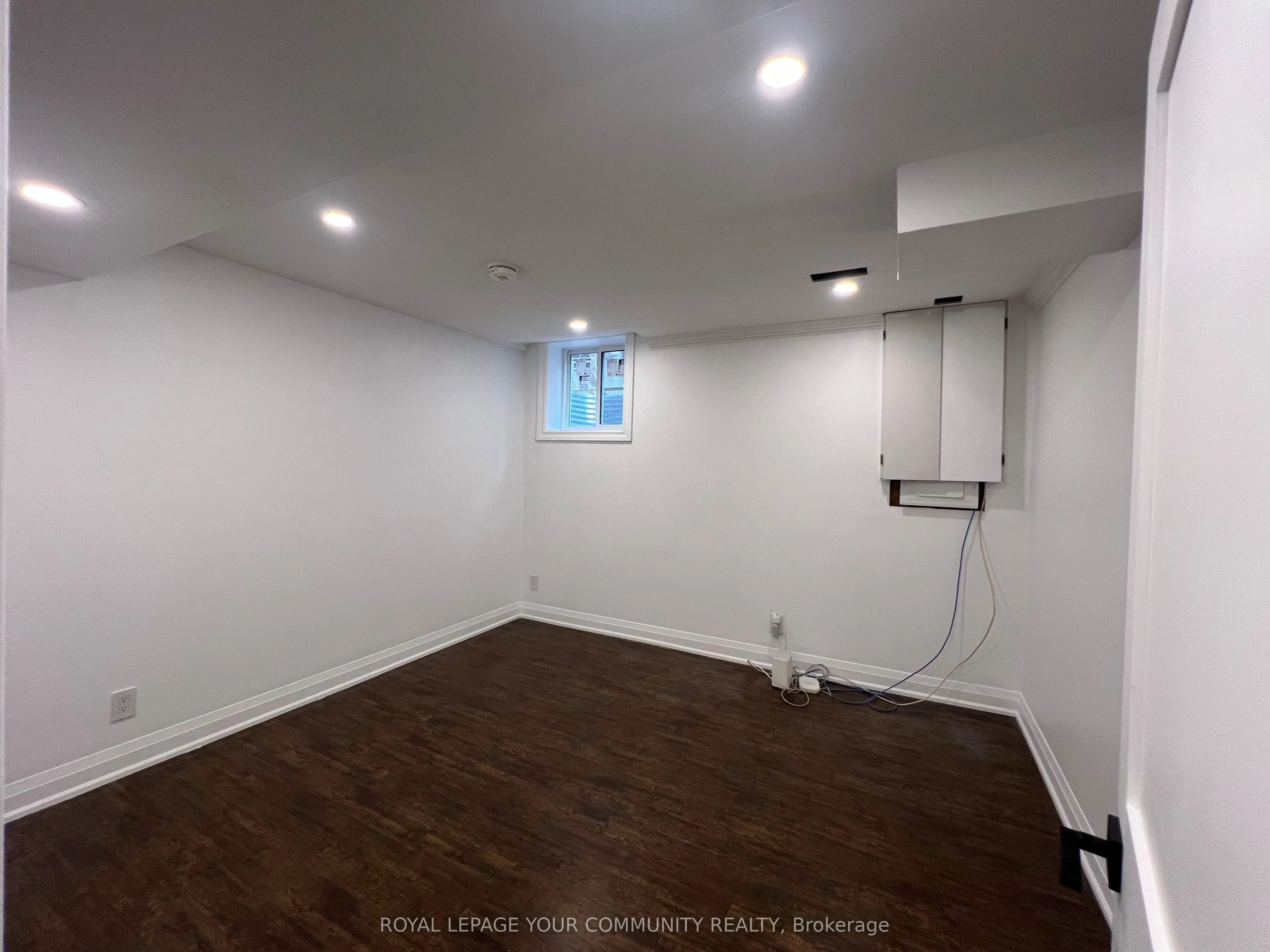 17 Hyde Park Drive S, #BASEMENT