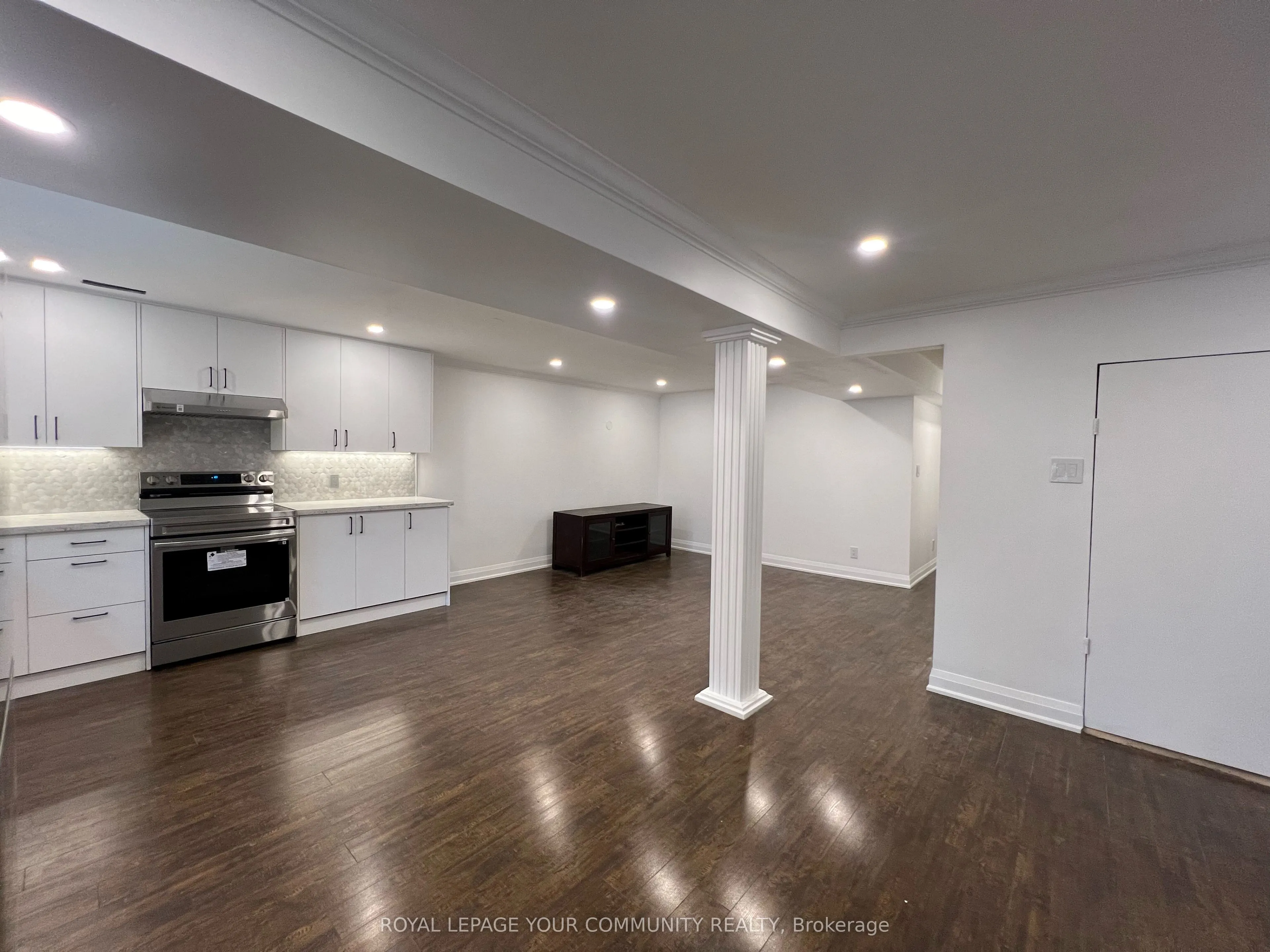 17 Hyde Park Drive S, #BASEMENT