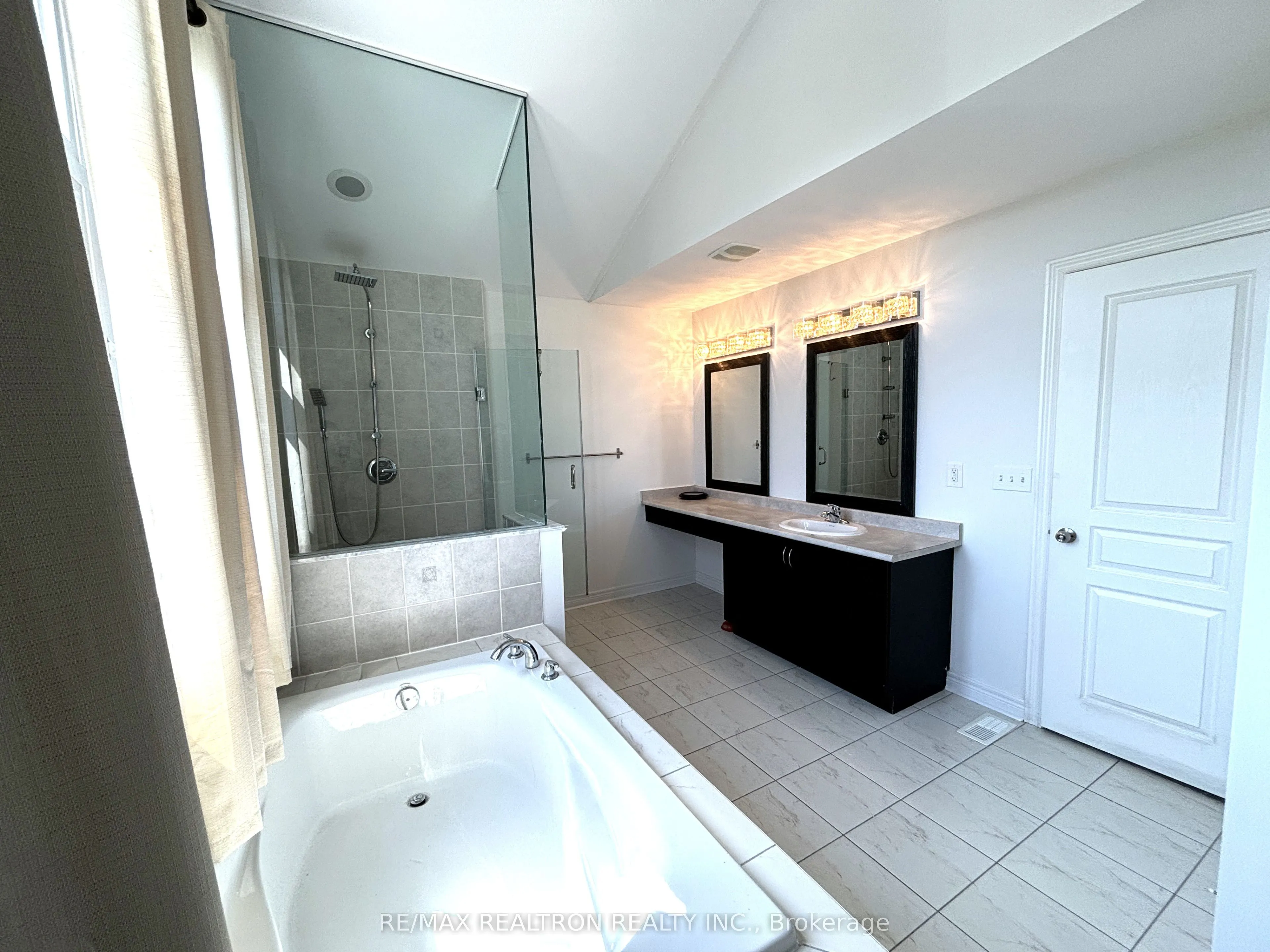 511 William Forster Road