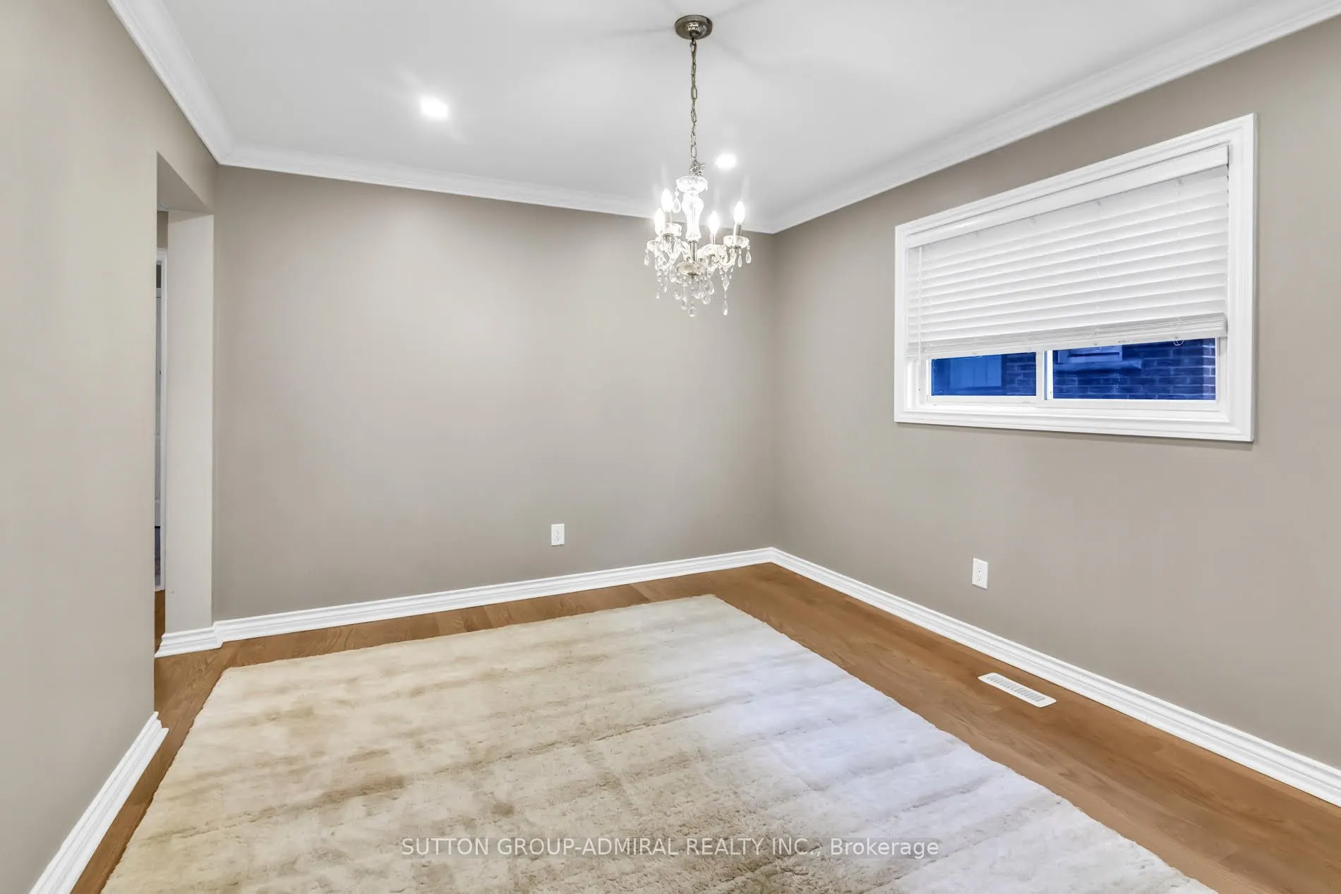 119 Mccabe Crescent, #Main & 2nd
