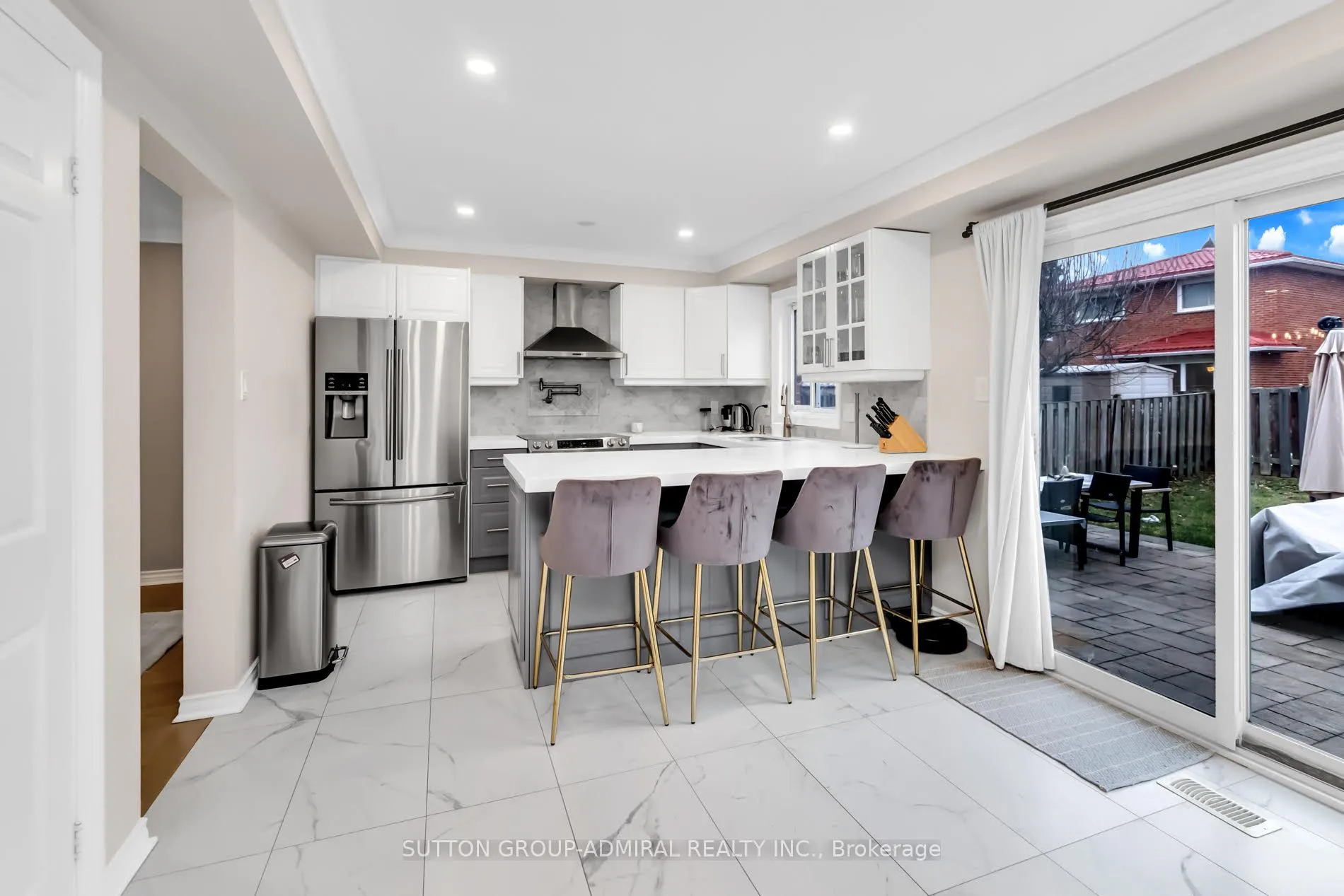 119 Mccabe Crescent, #Main & 2nd