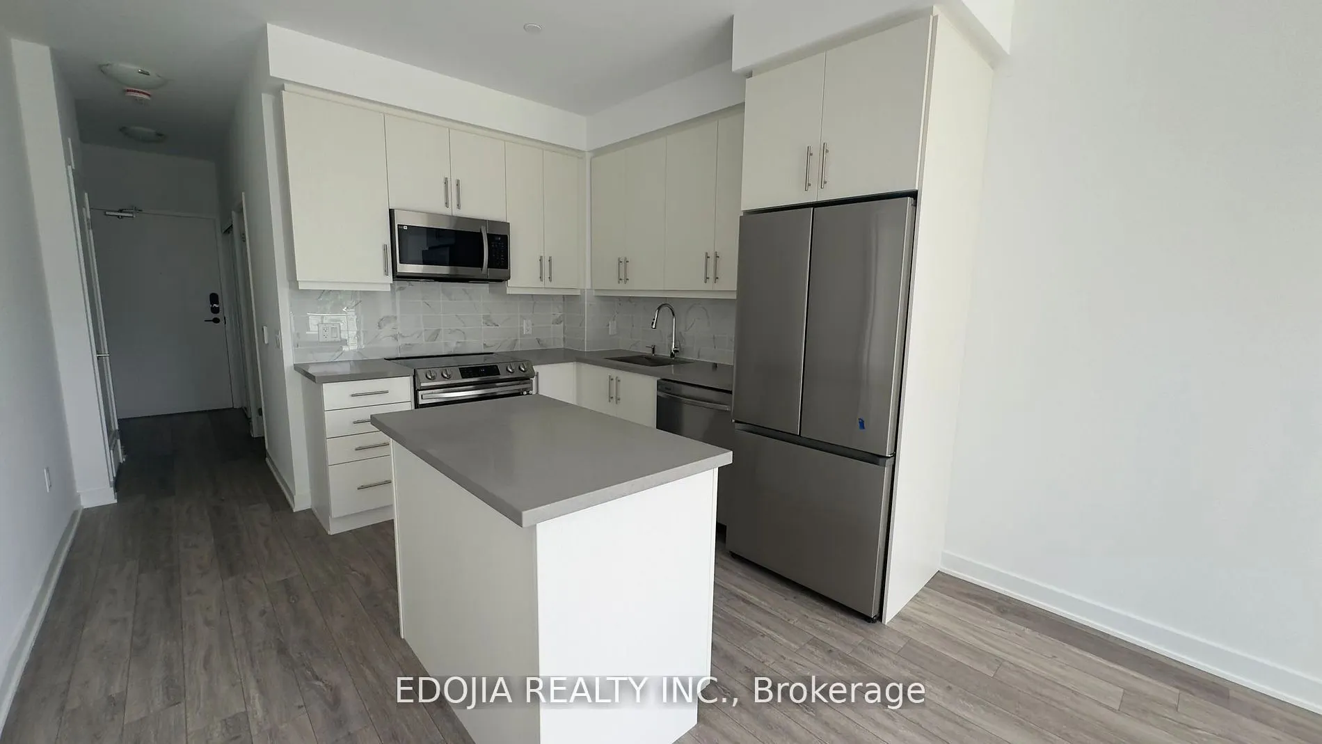 105 Oneida Crescent, #204