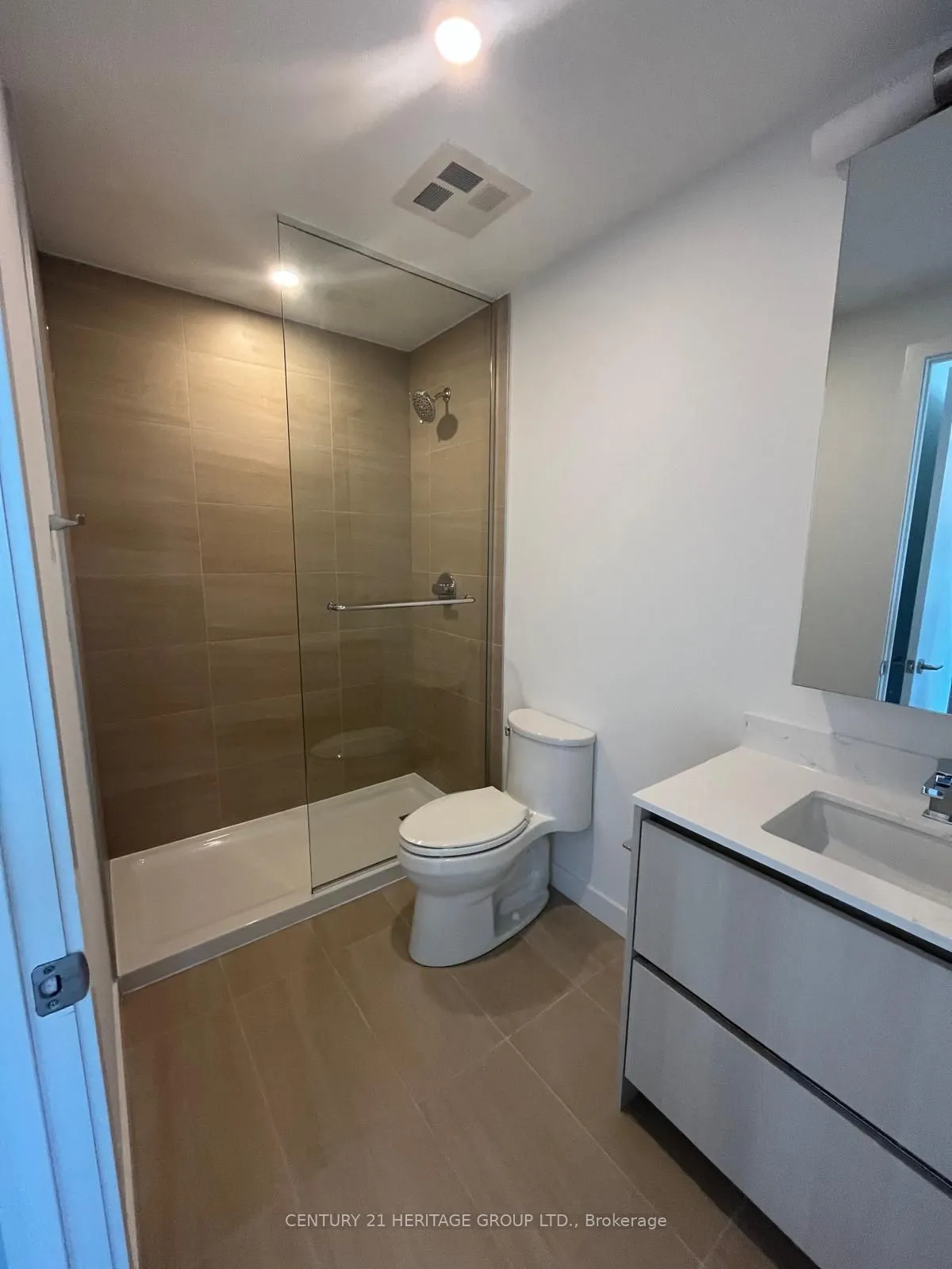 8188 Yonge Street, #806