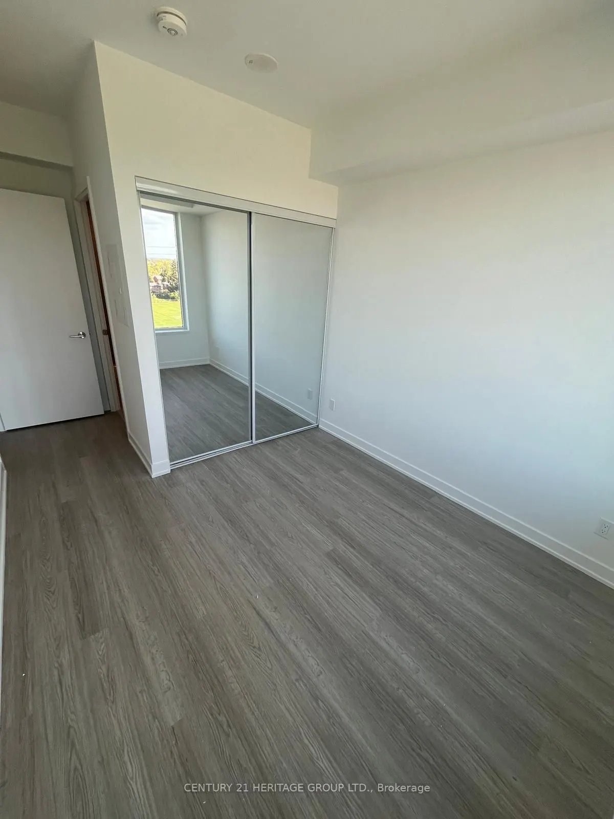 8188 Yonge Street, #806