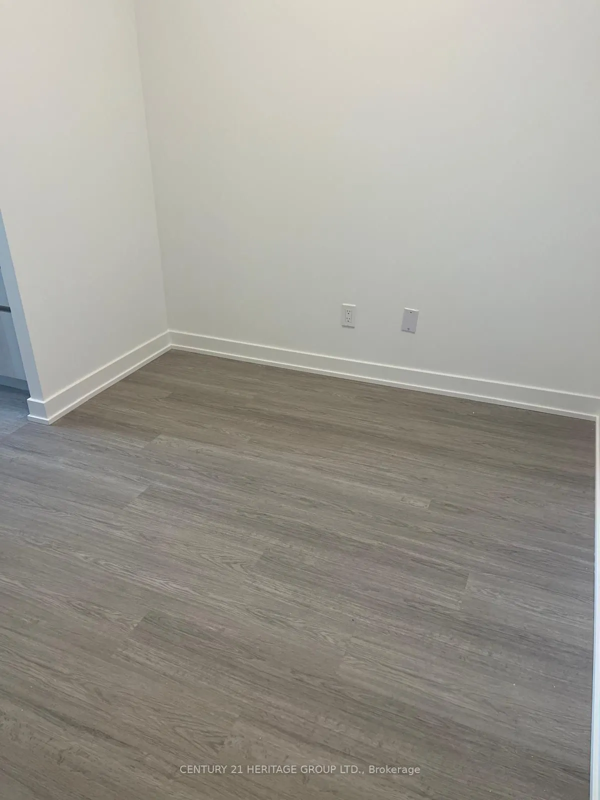 8188 Yonge Street, #806