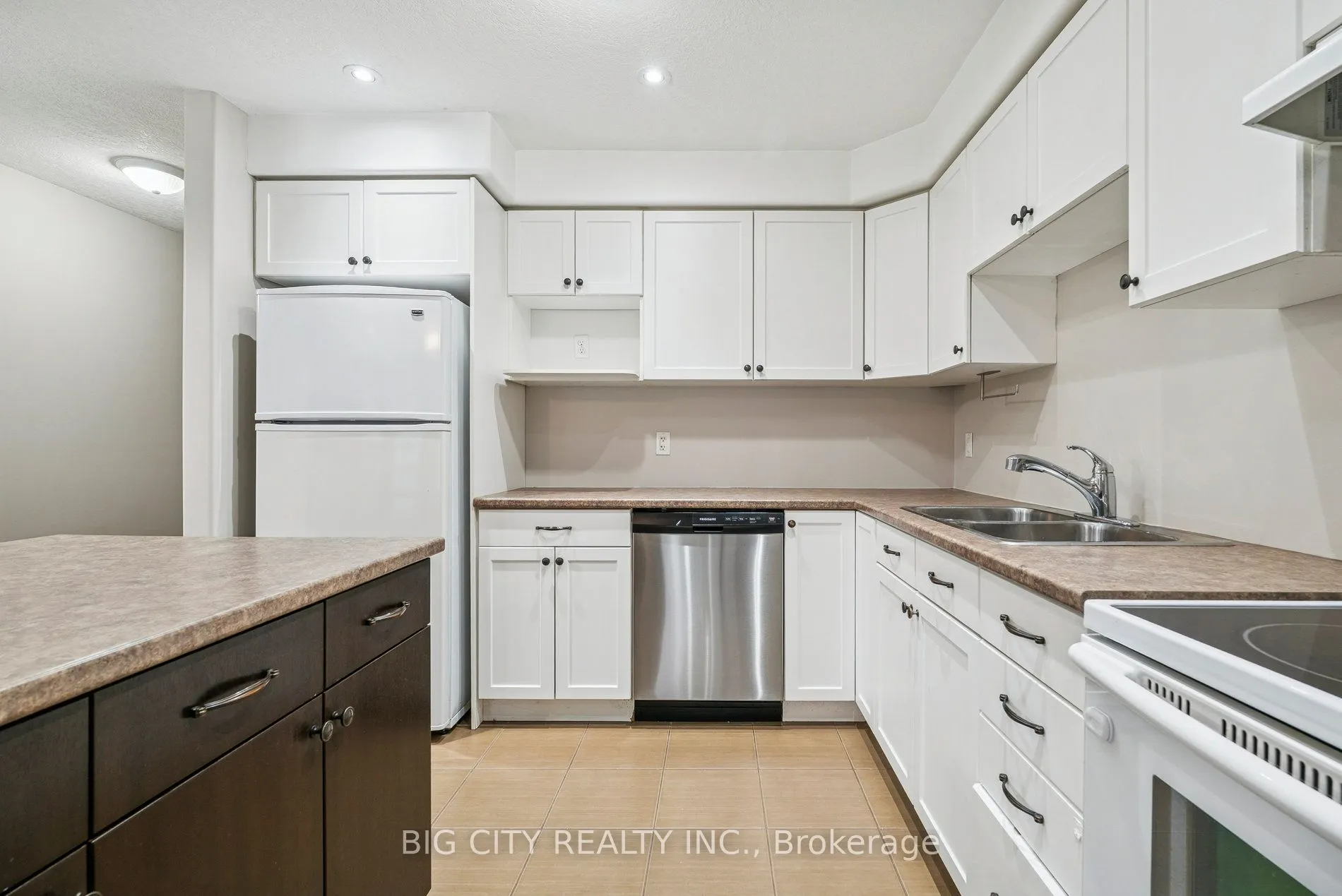 62 Quigley Street N
