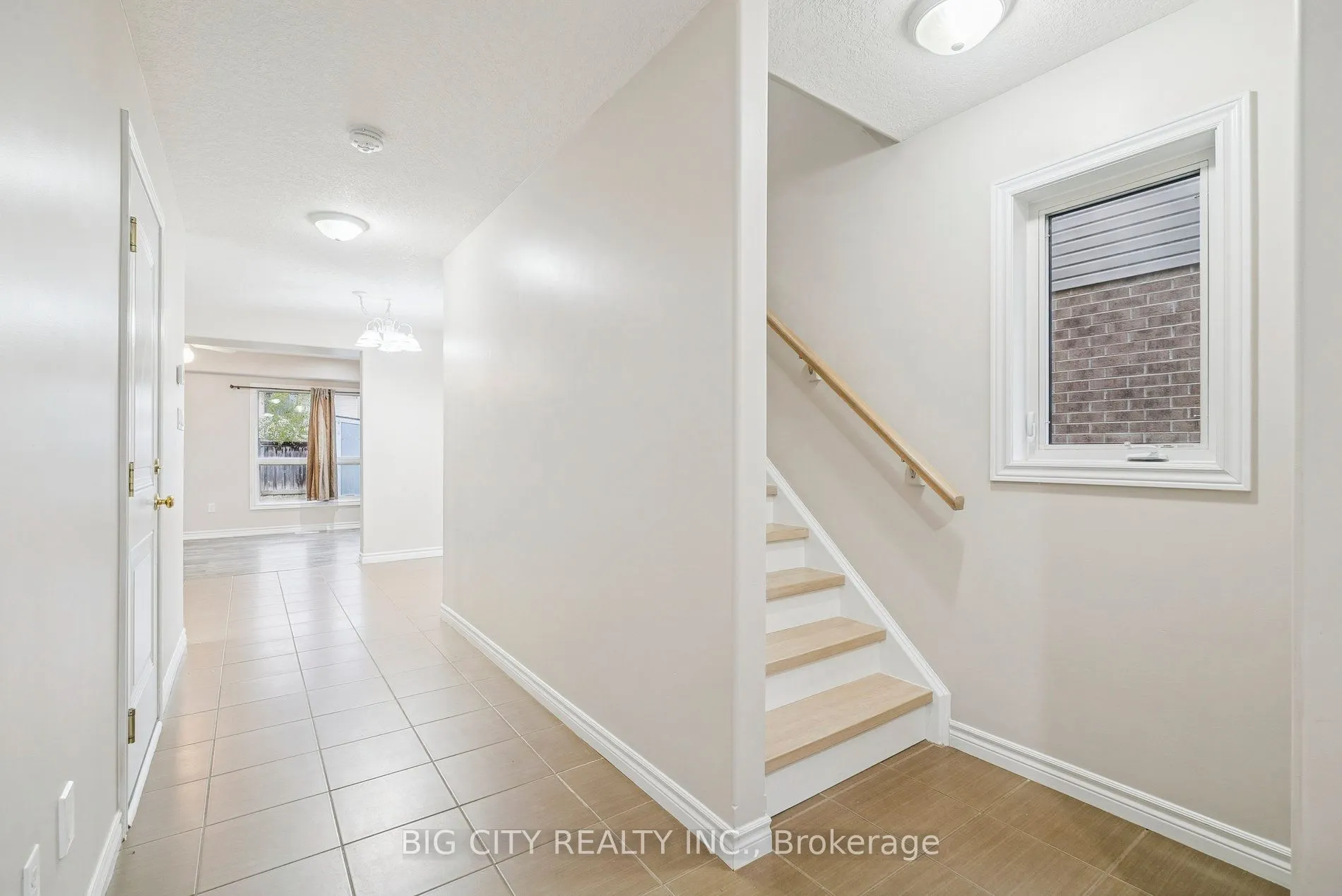 62 Quigley Street N