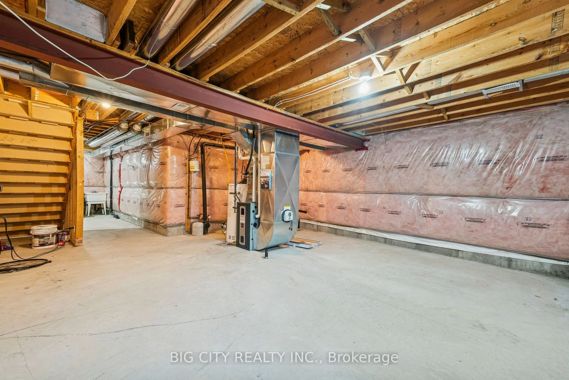 62 Quigley Street N