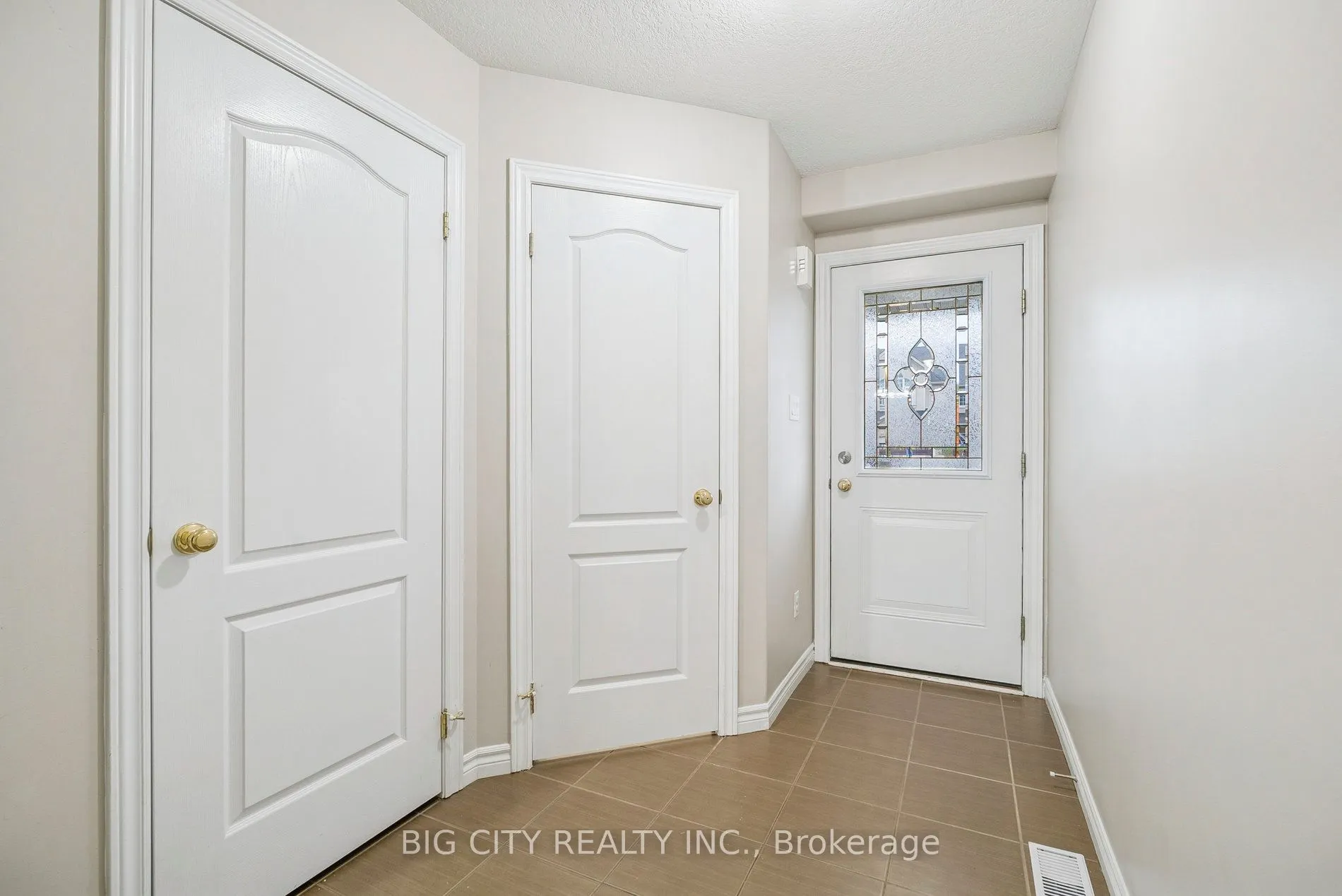 62 Quigley Street N