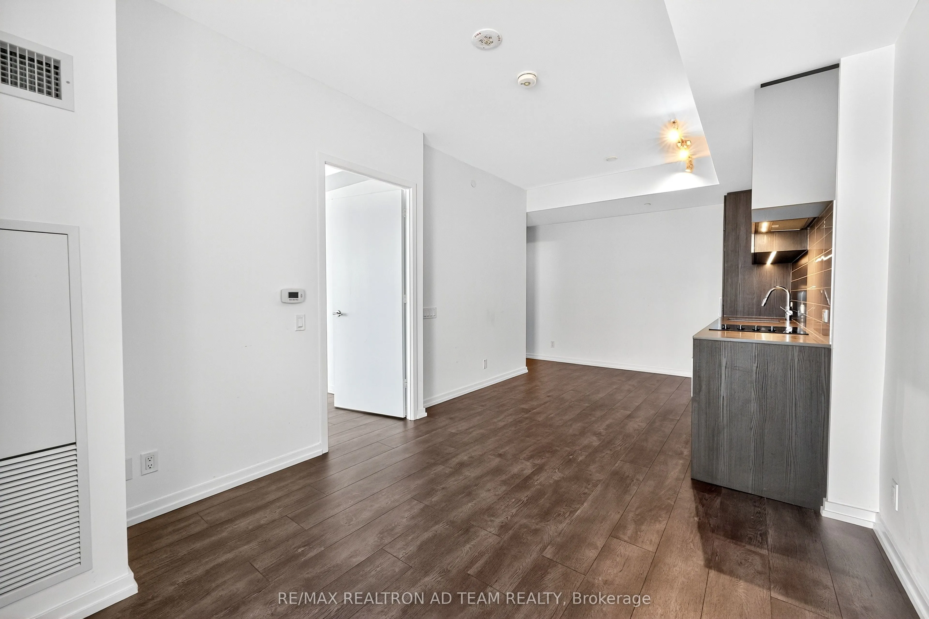 1000 Portage Parkway, #1901
