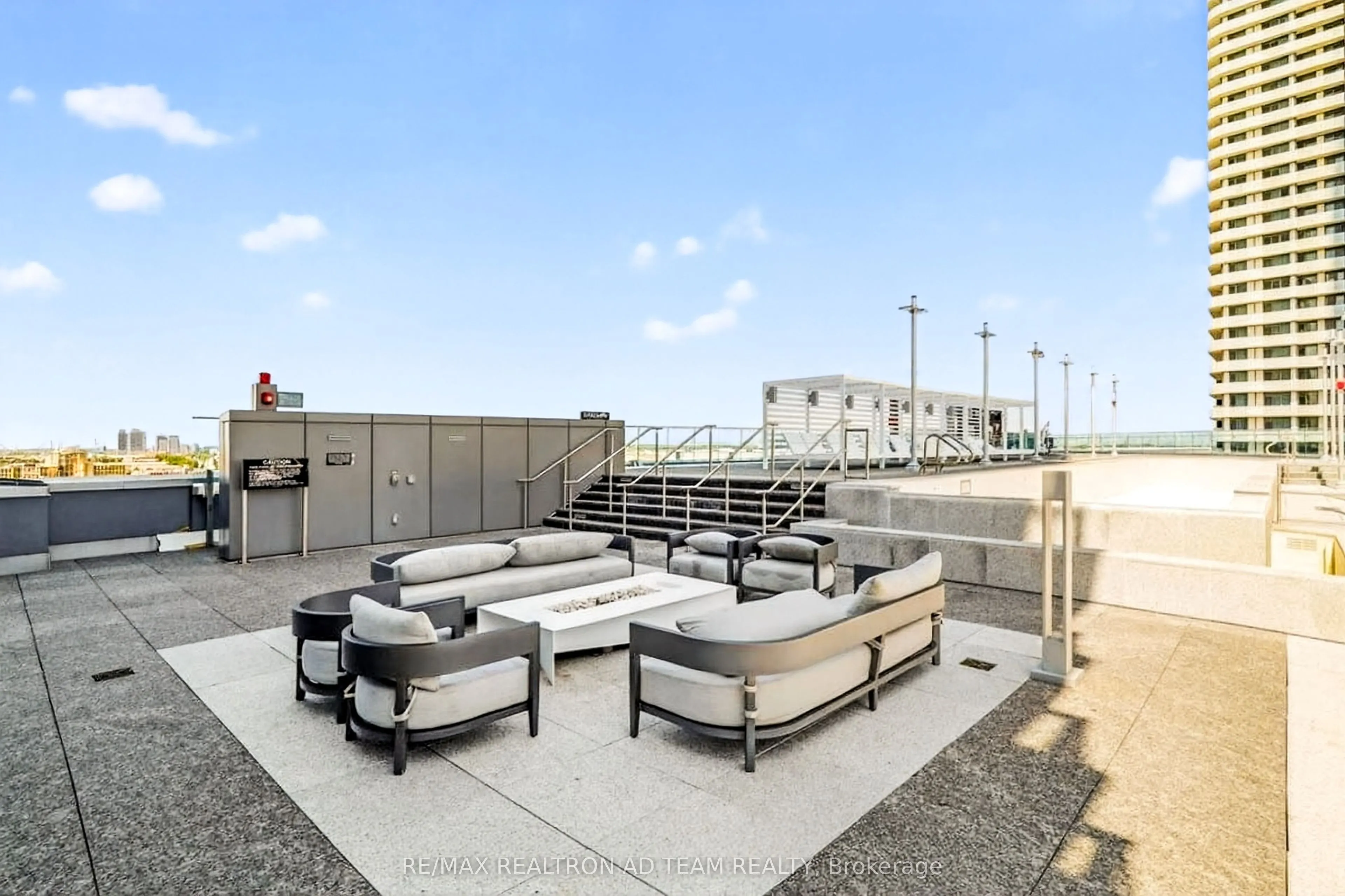 1000 Portage Parkway, #1901