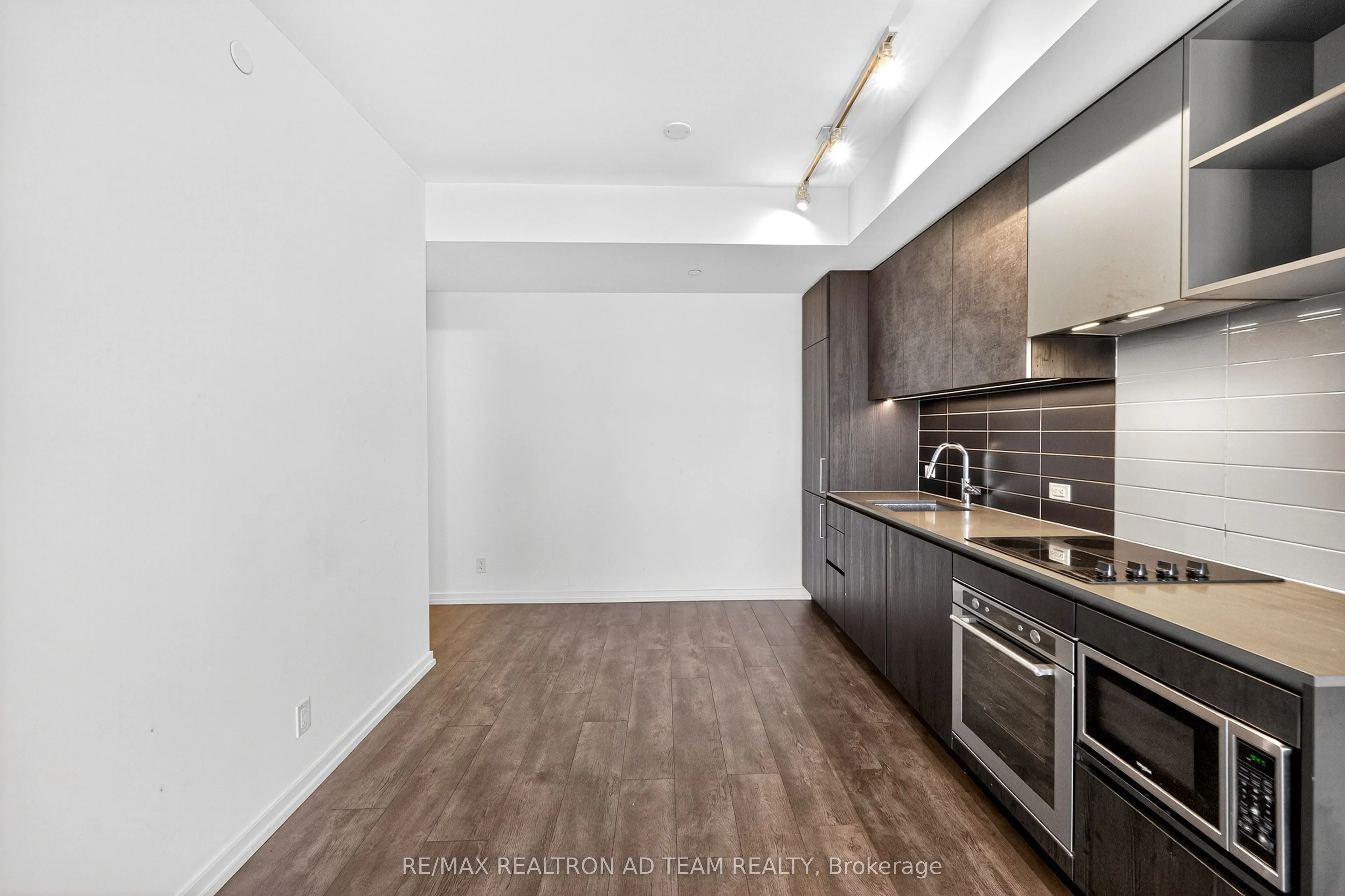 1000 Portage Parkway, #1901