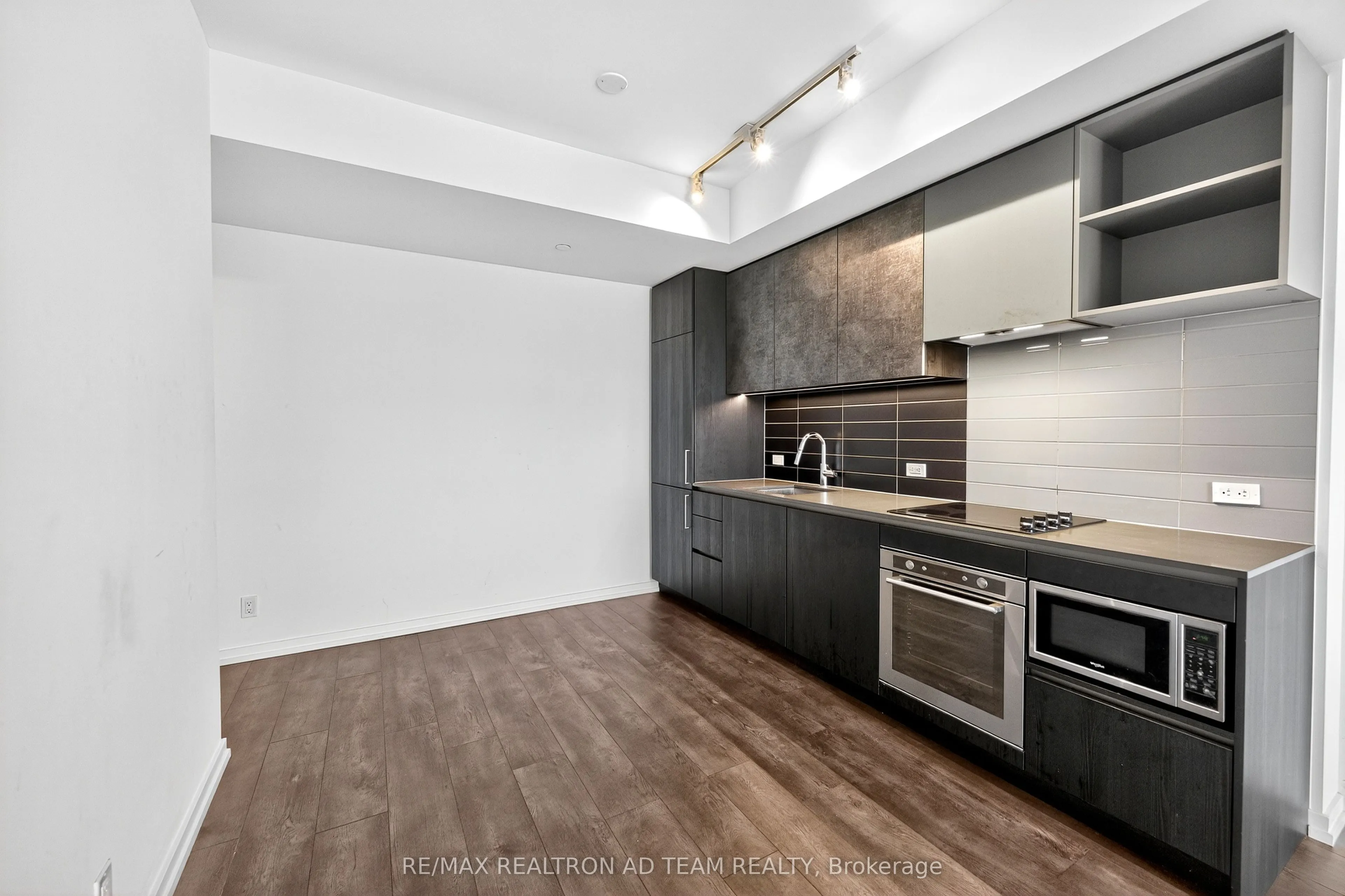 1000 Portage Parkway, #1901