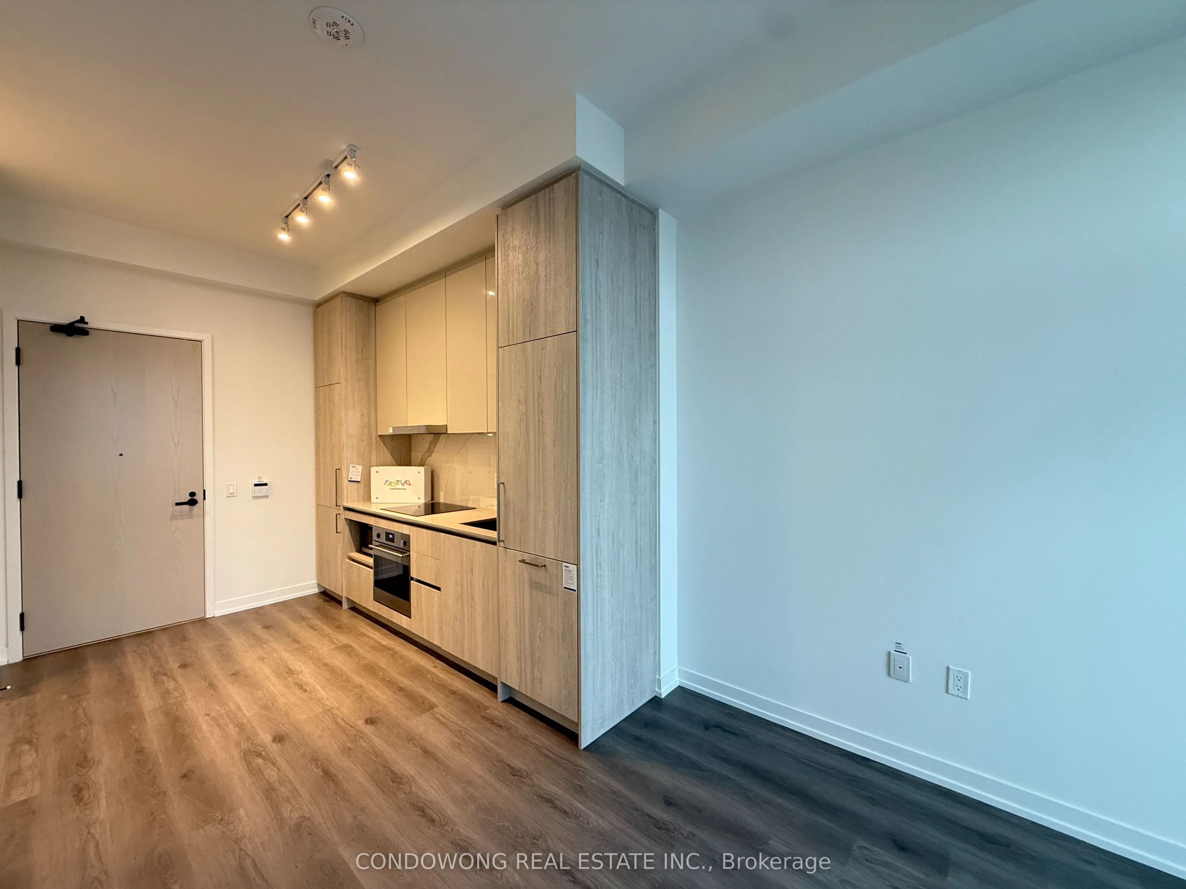 225 Commerce Street, #5811