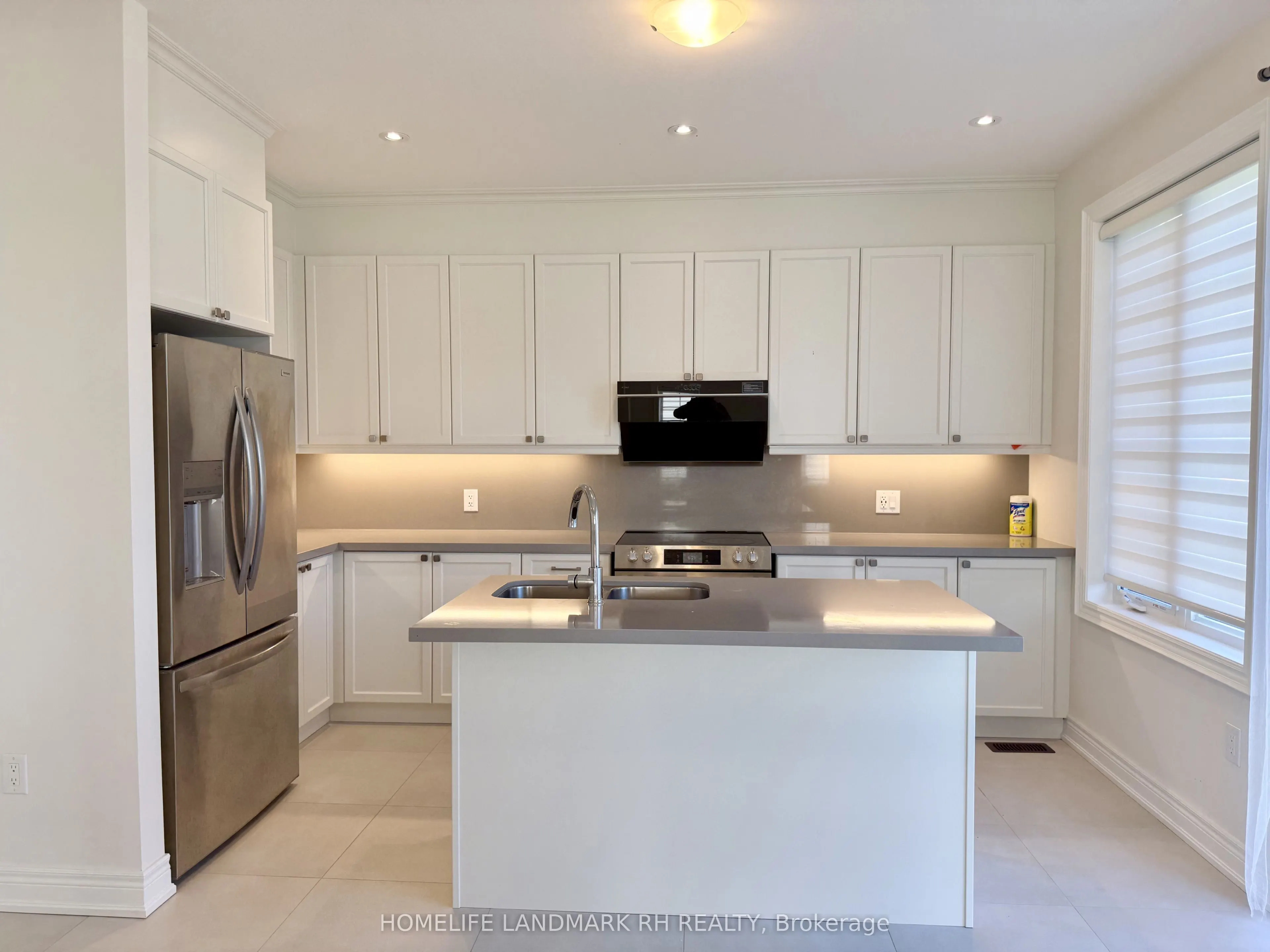 65 Angus Morton Crescent