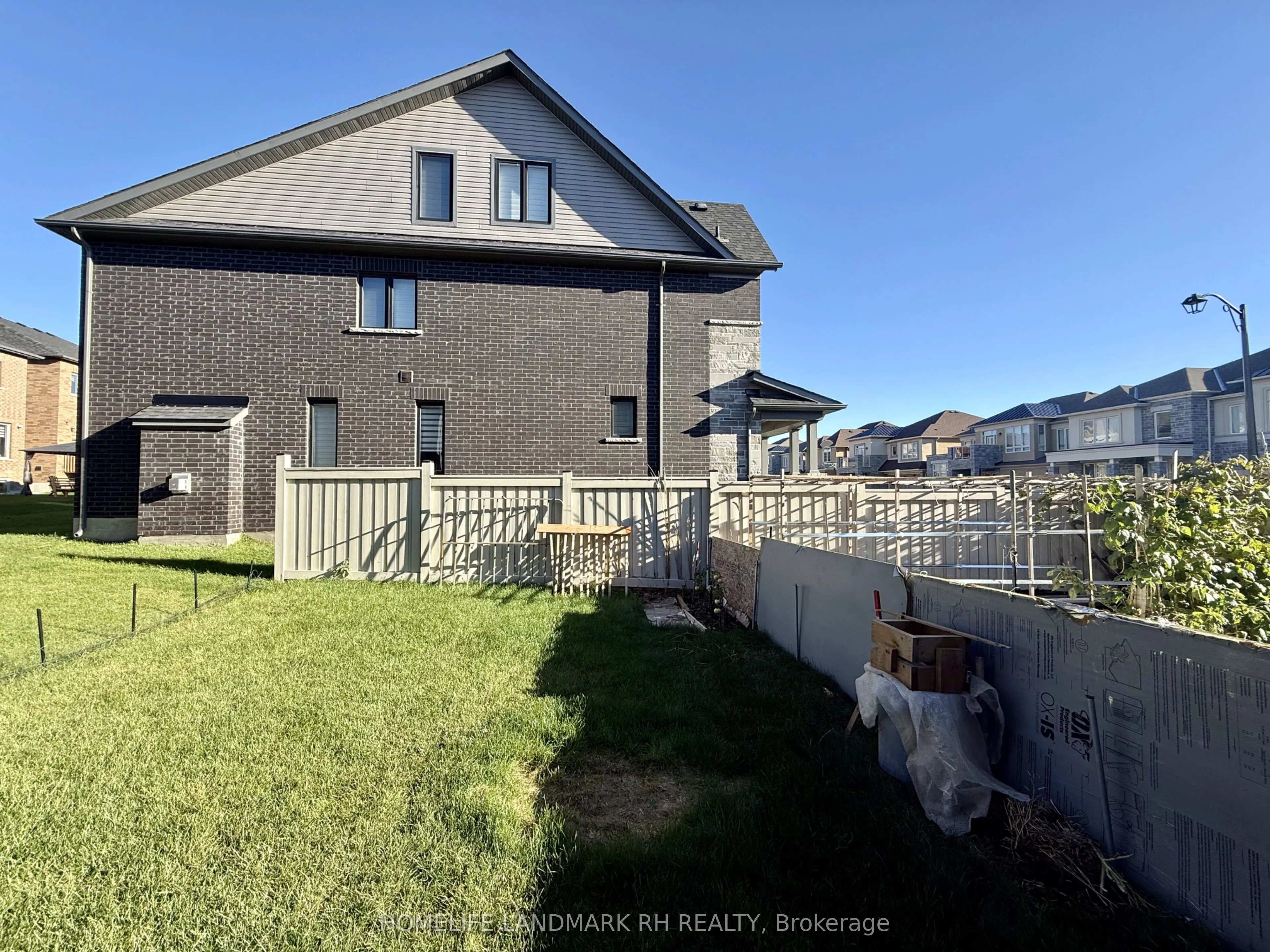 65 Angus Morton Crescent