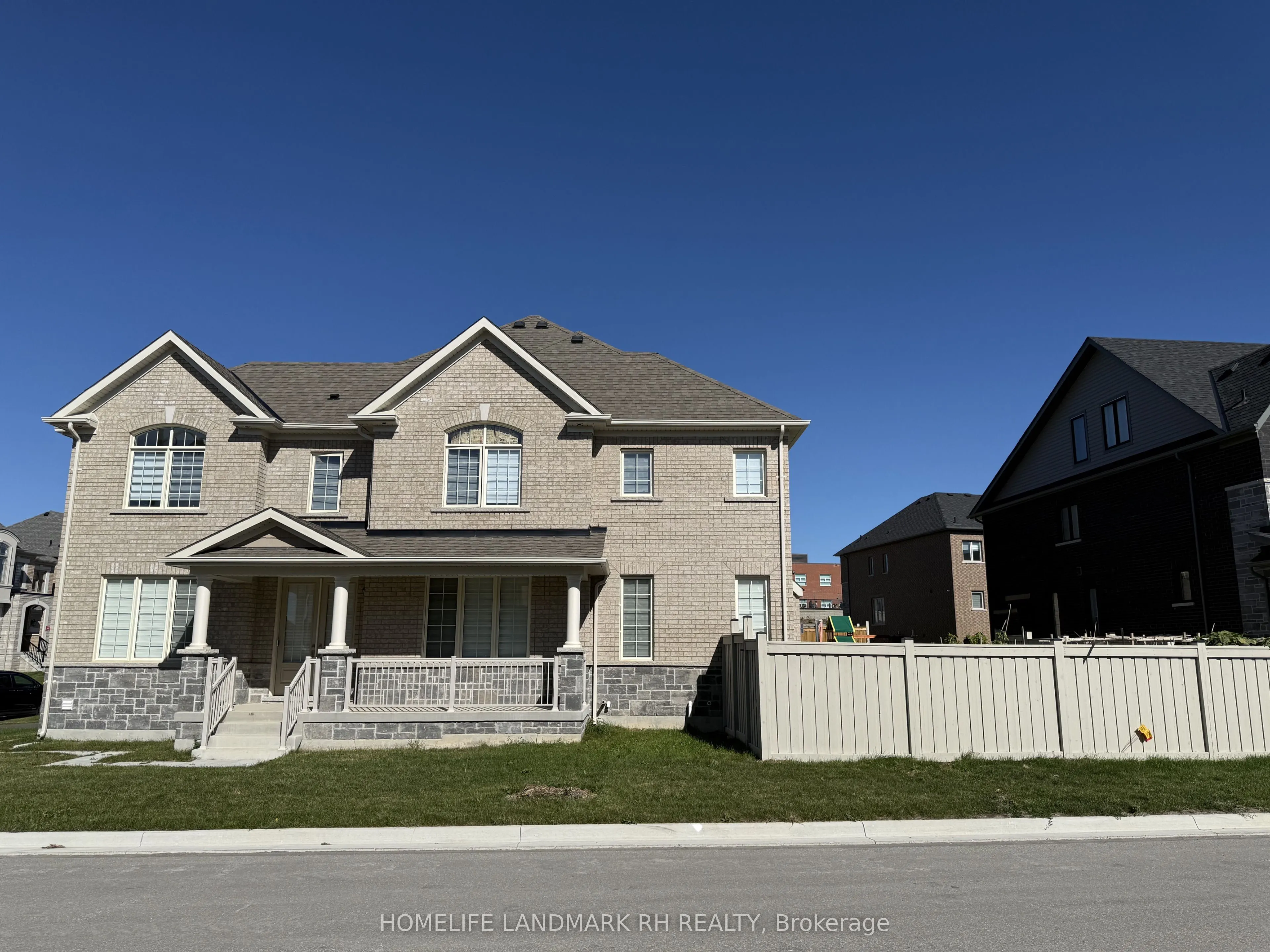 65 Angus Morton Crescent