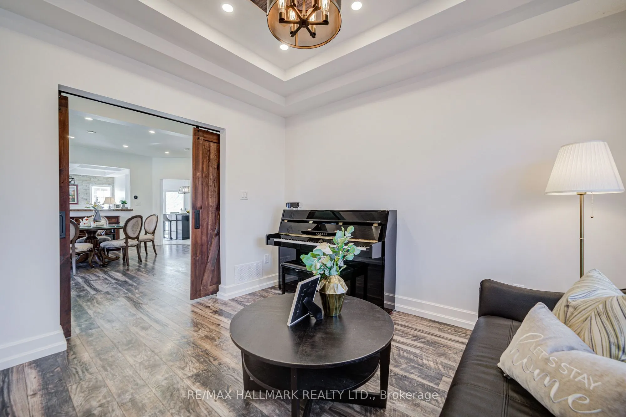 8 Glendower Crescent