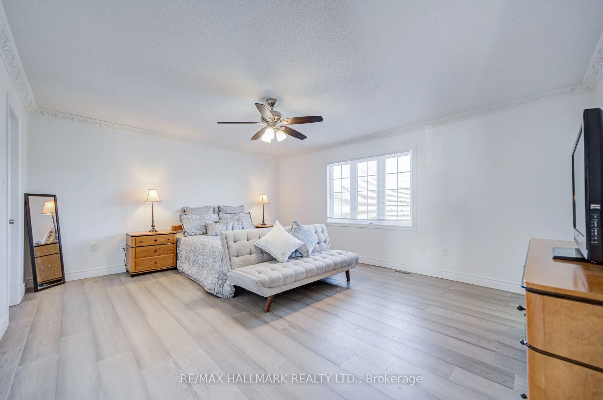 8 Glendower Crescent