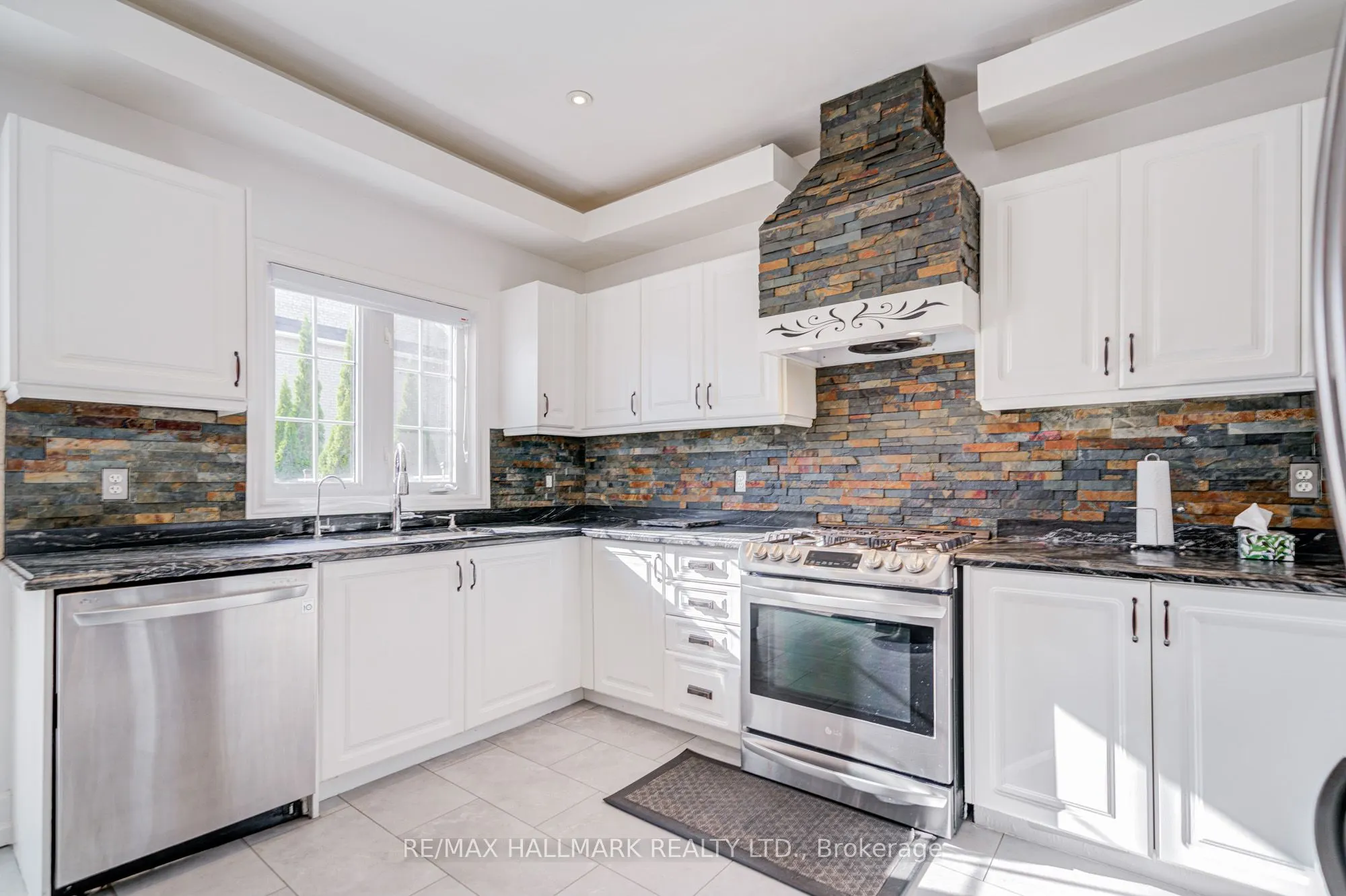 8 Glendower Crescent