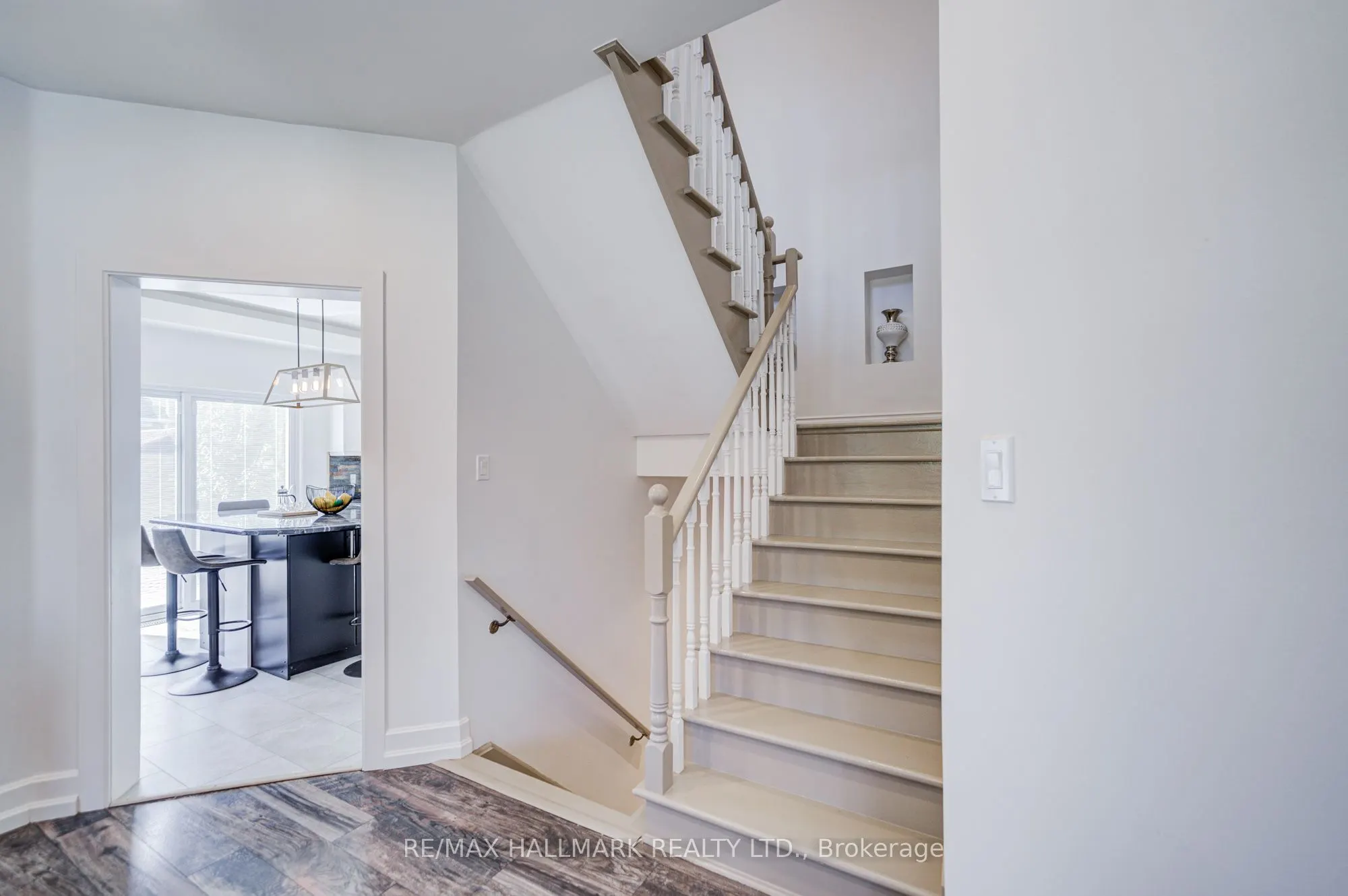 8 Glendower Crescent