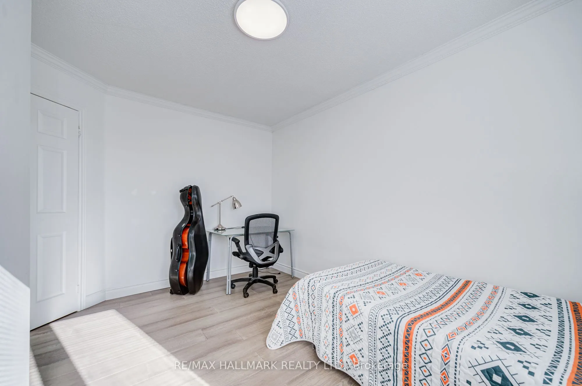 8 Glendower Crescent