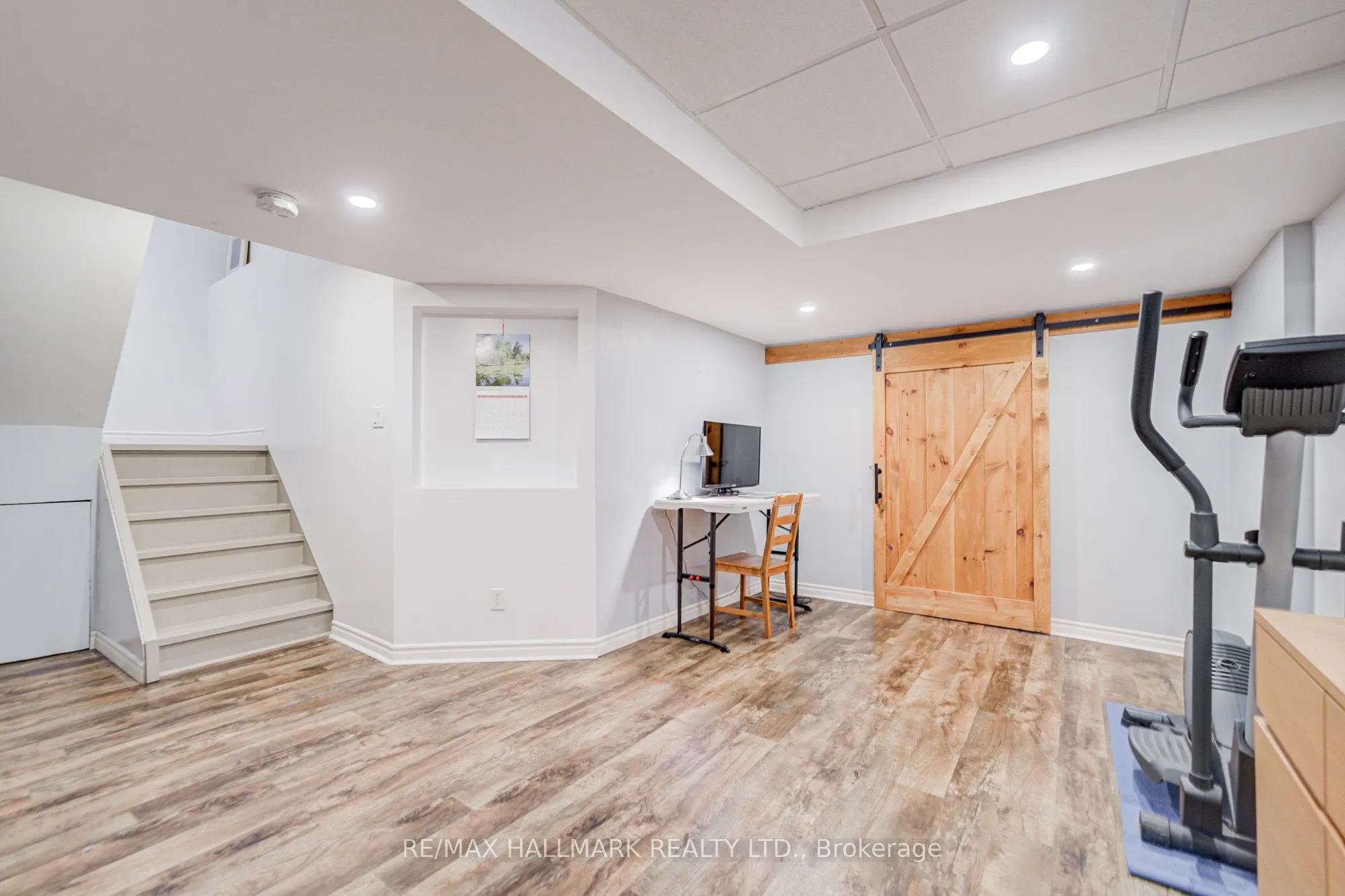 8 Glendower Crescent
