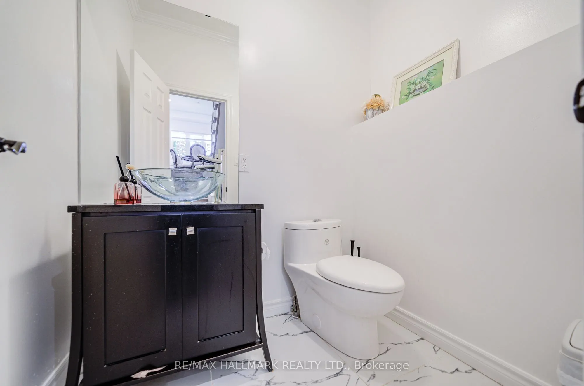 8 Glendower Crescent