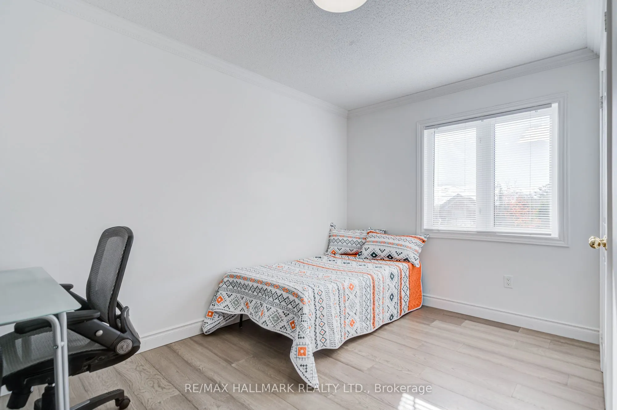 8 Glendower Crescent