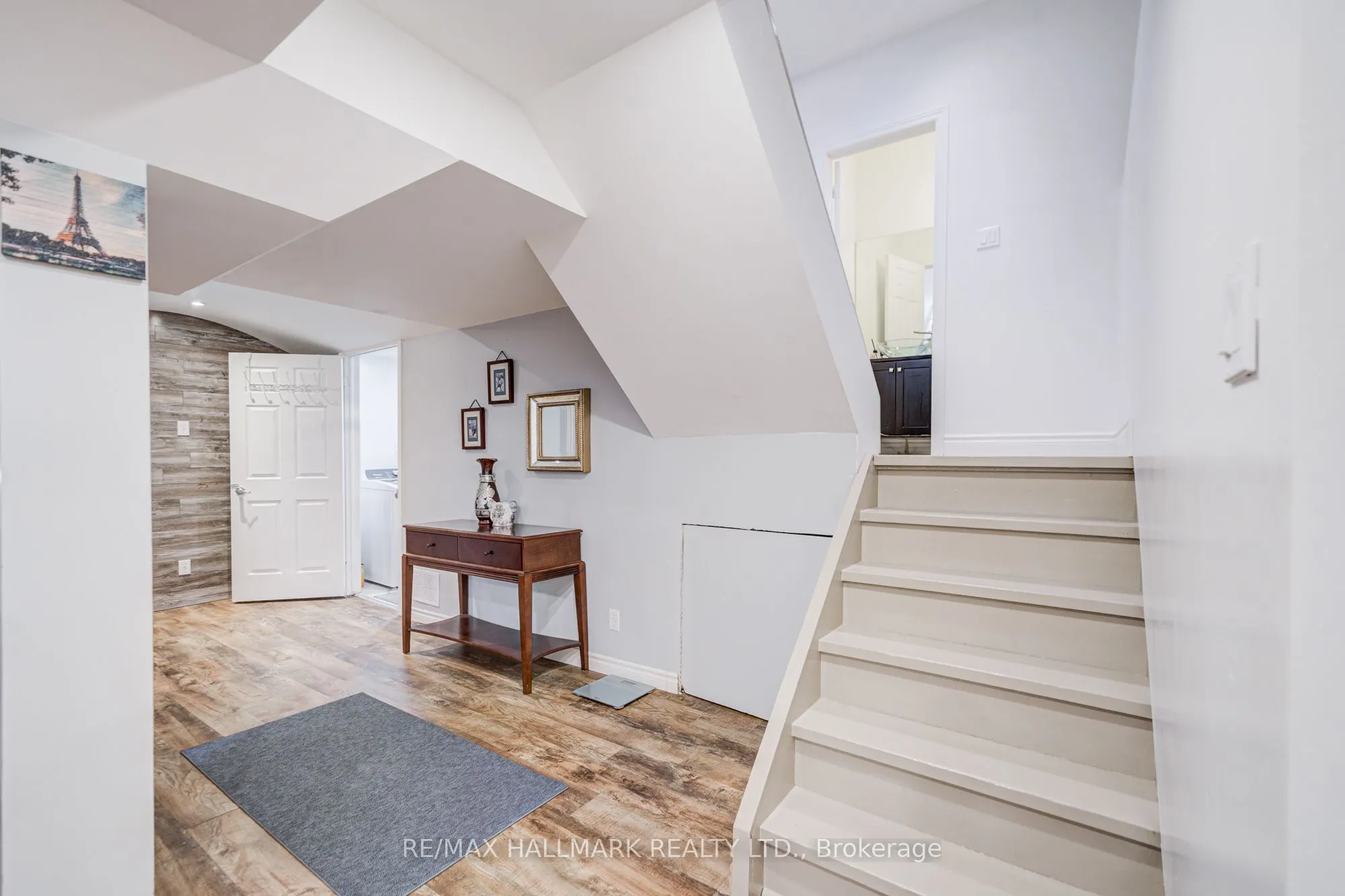 8 Glendower Crescent