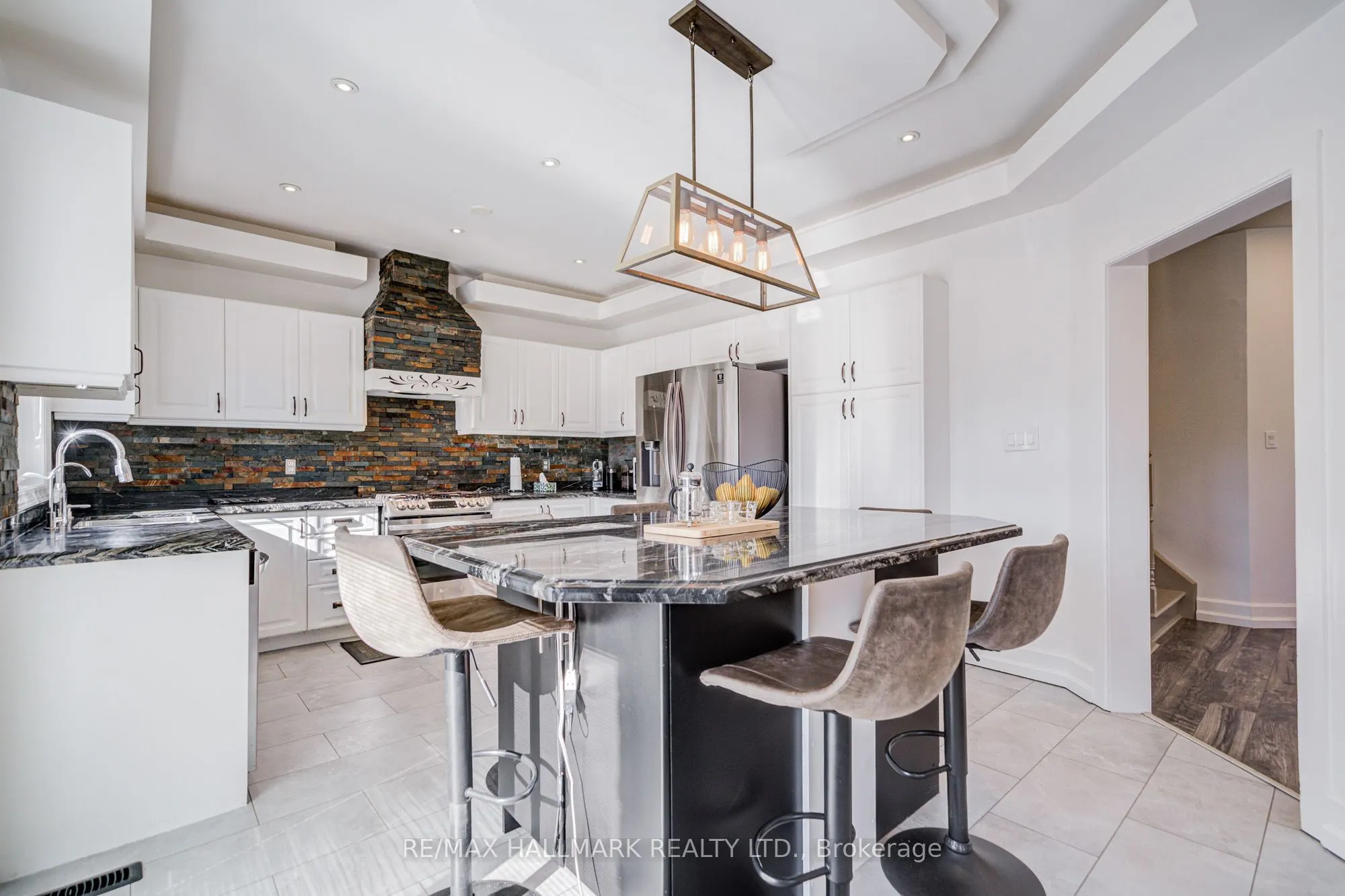 8 Glendower Crescent