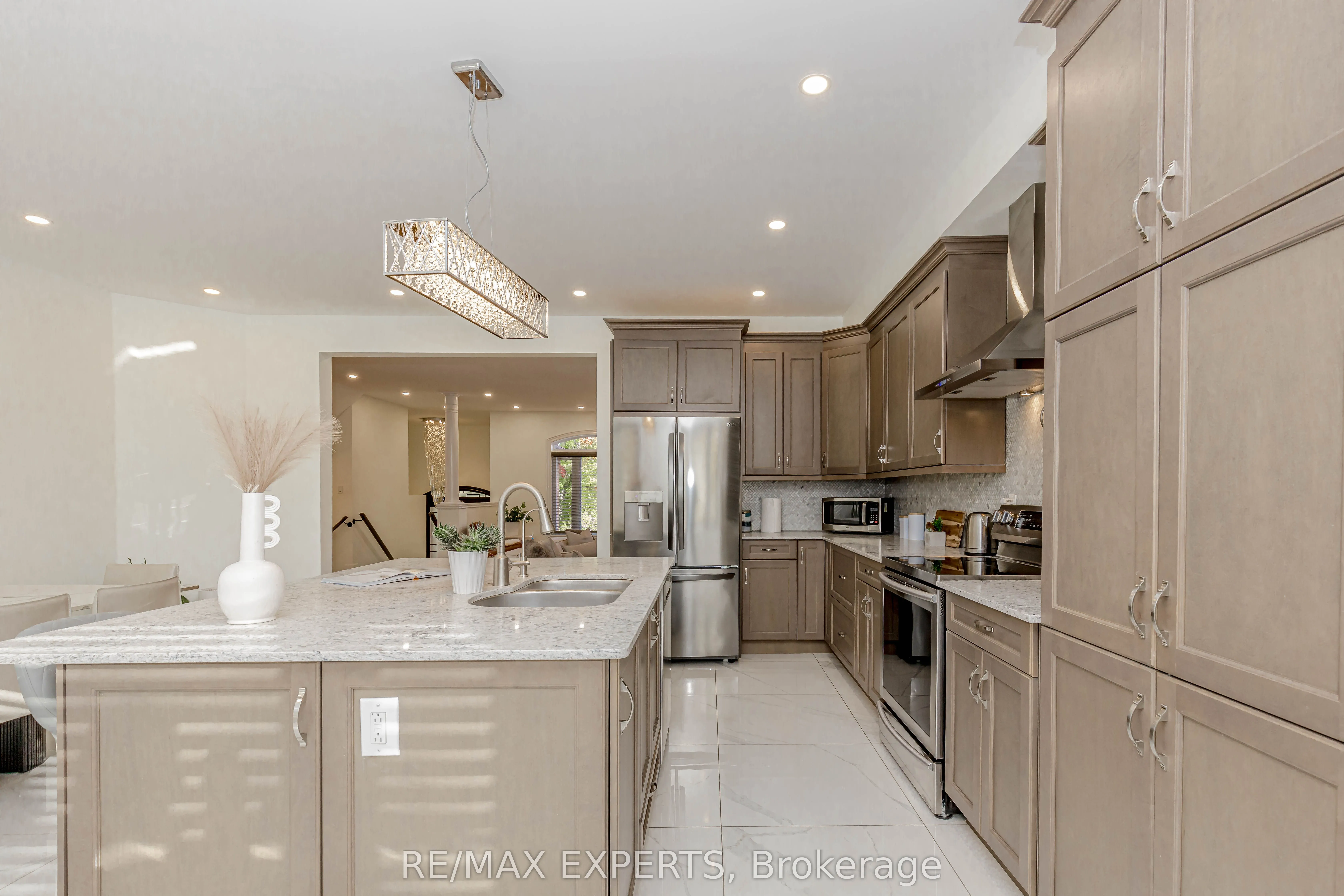 193 Fairlane Crescent