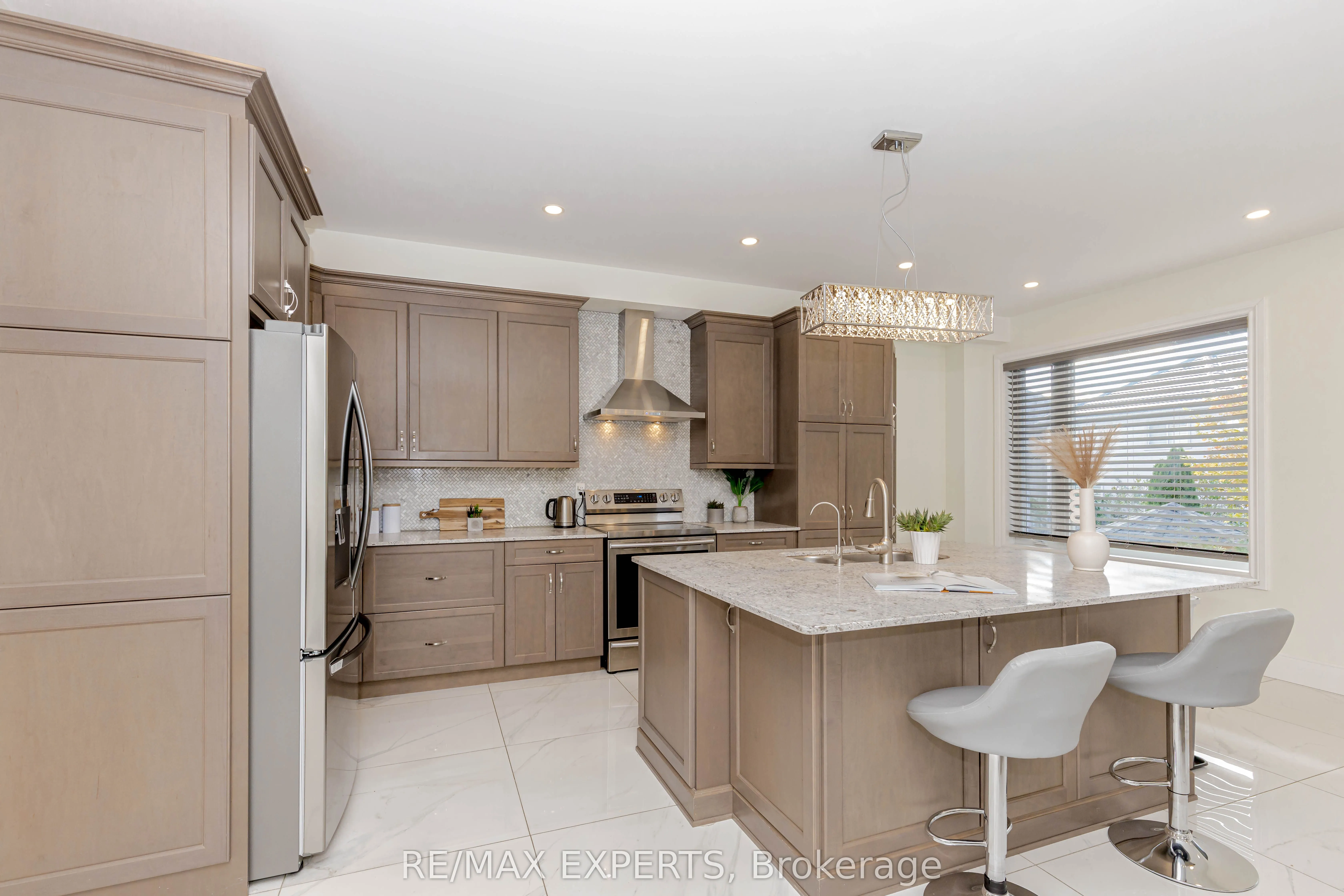 193 Fairlane Crescent