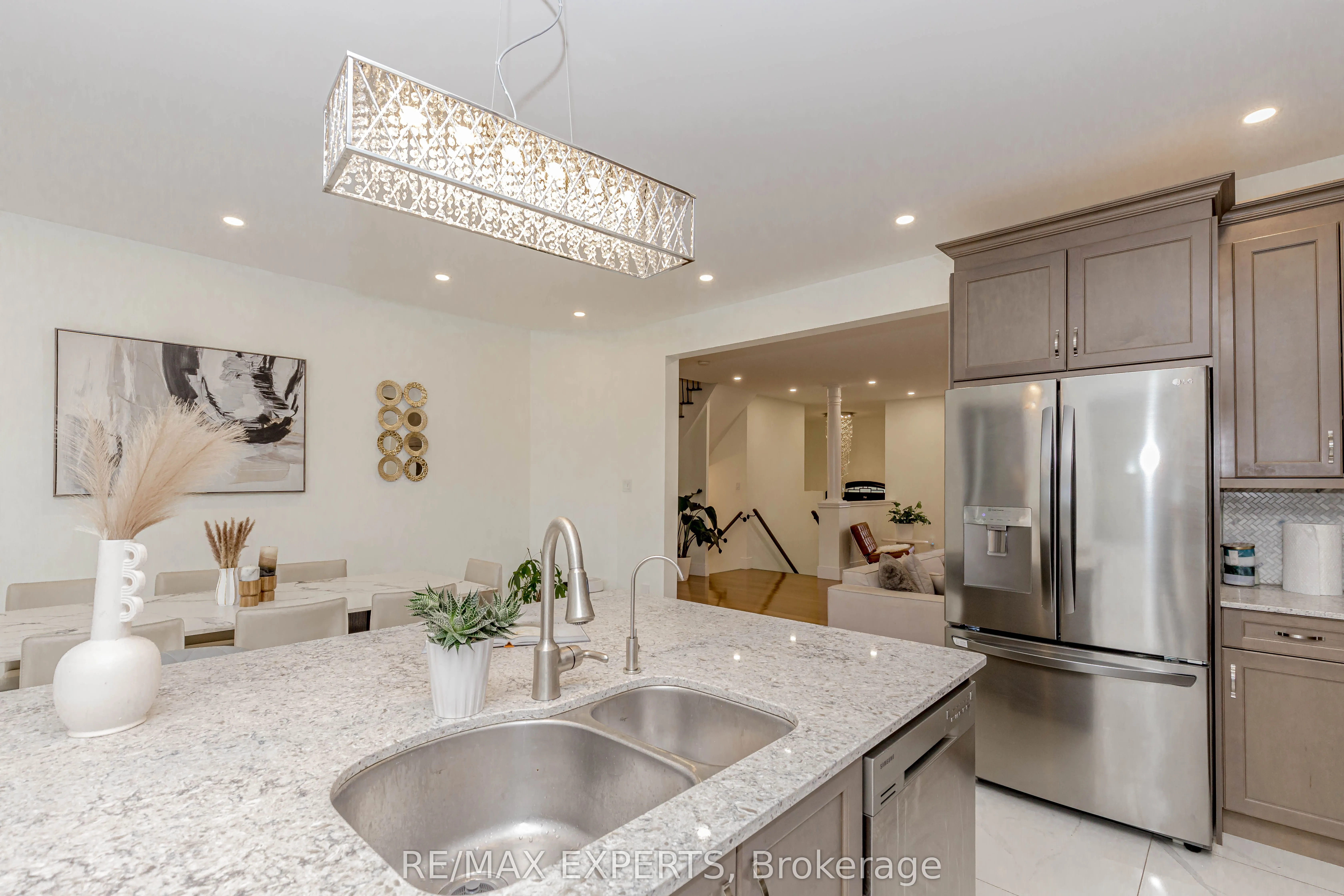193 Fairlane Crescent