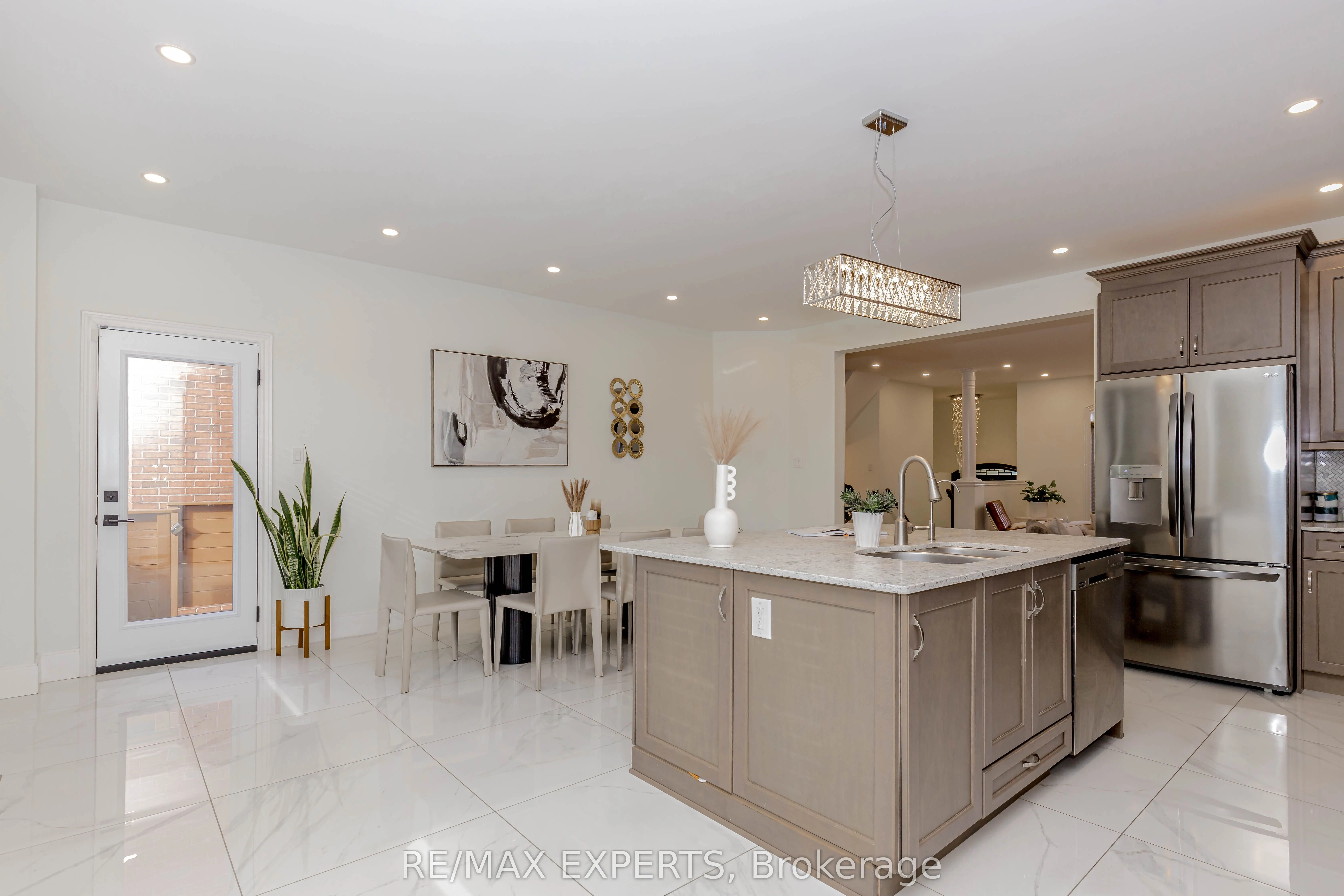193 Fairlane Crescent