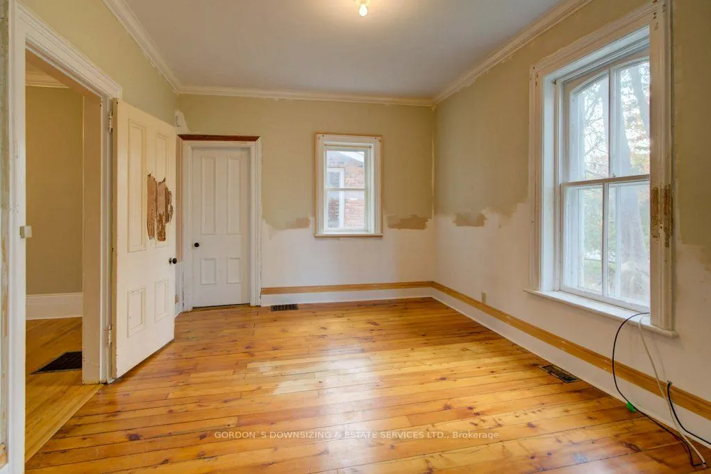 48 Ann Street N