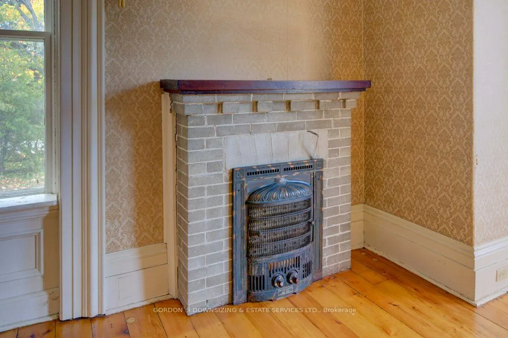 48 Ann Street N