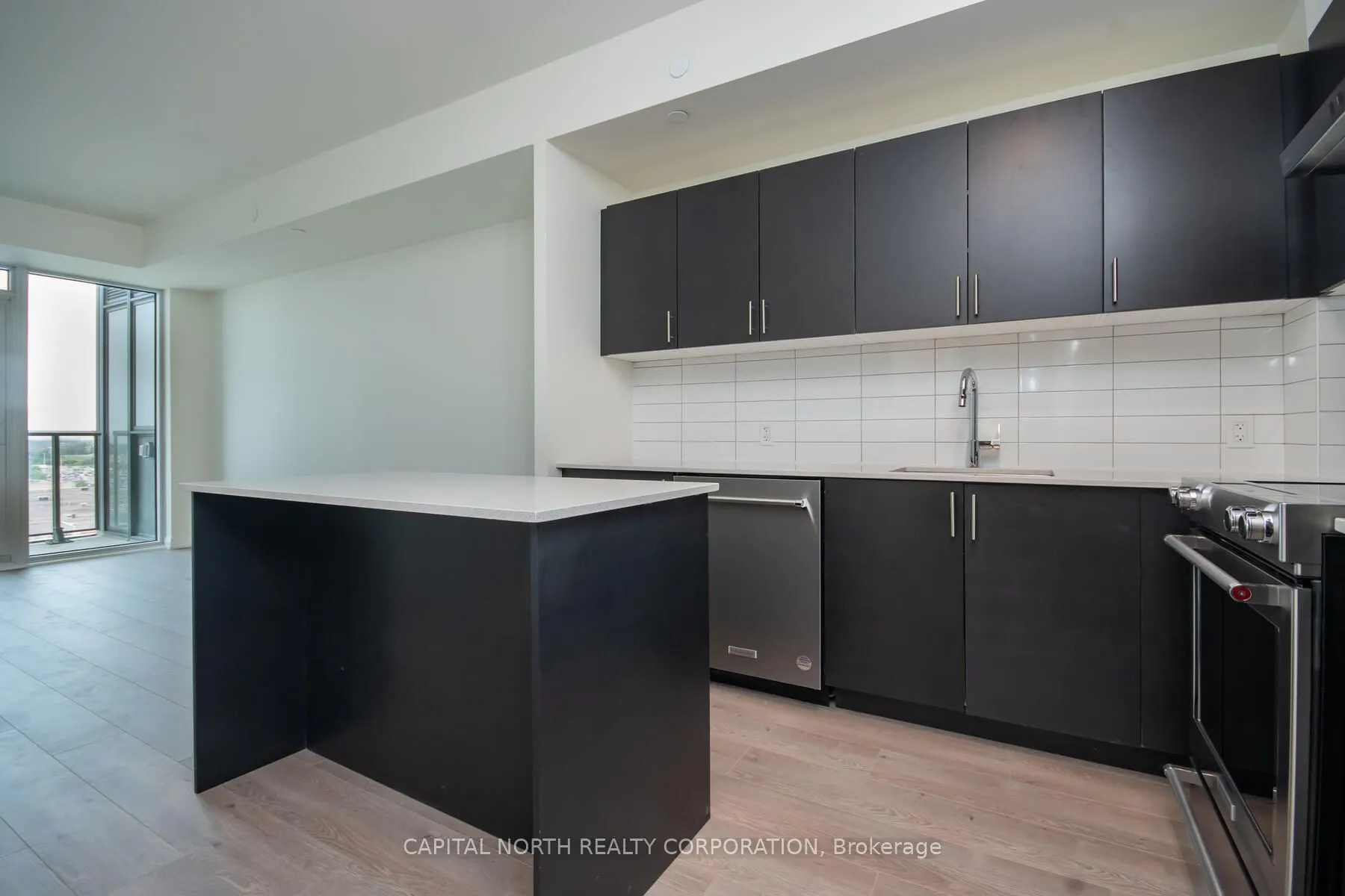 9000 Jane Street, #919