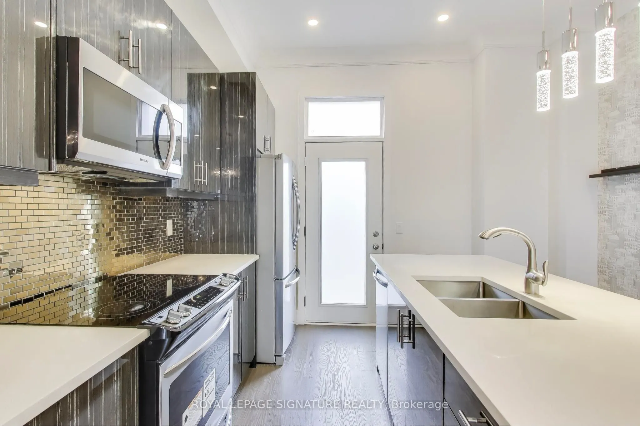 9124 Bathurst Street