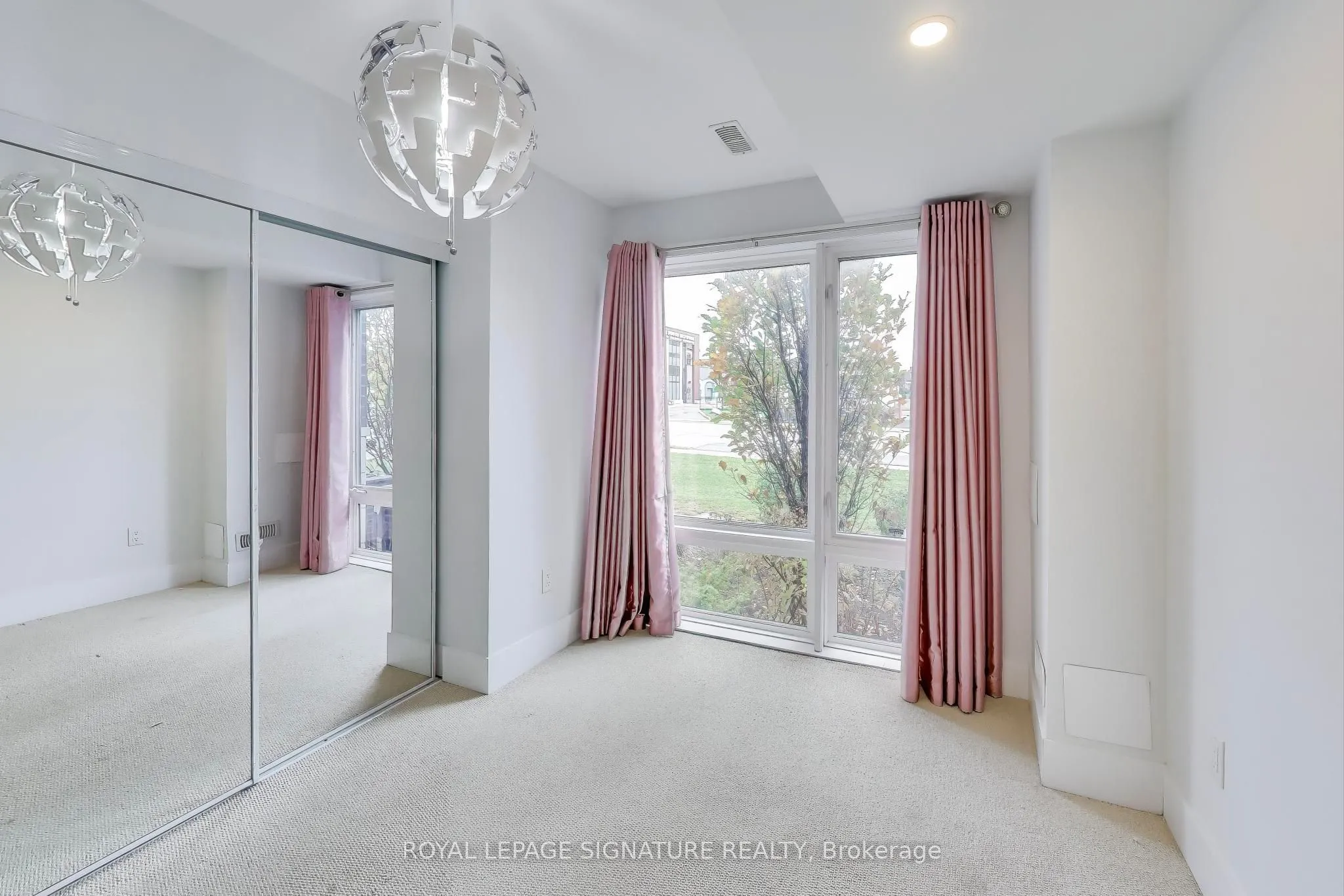 9124 Bathurst Street