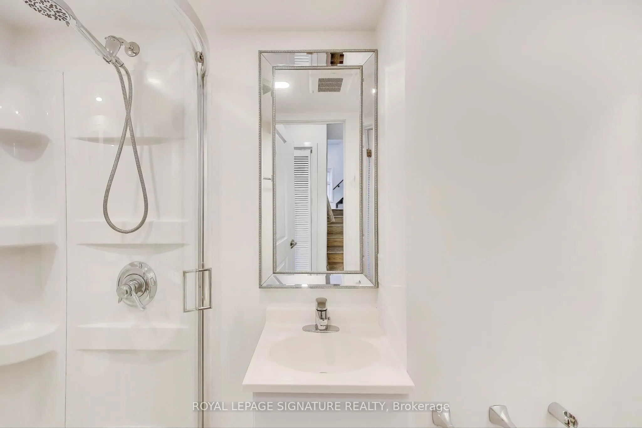 9124 Bathurst Street