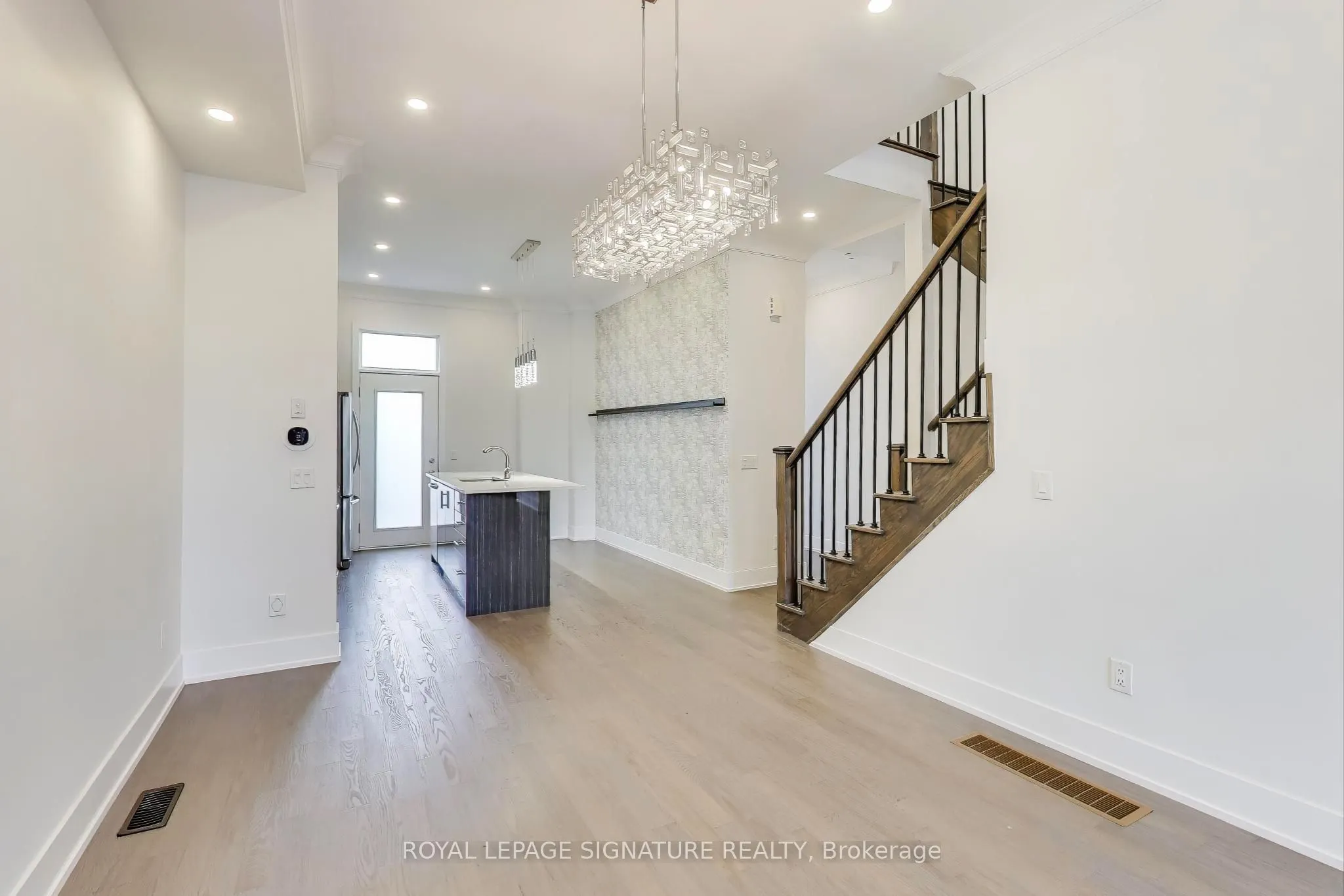 9124 Bathurst Street