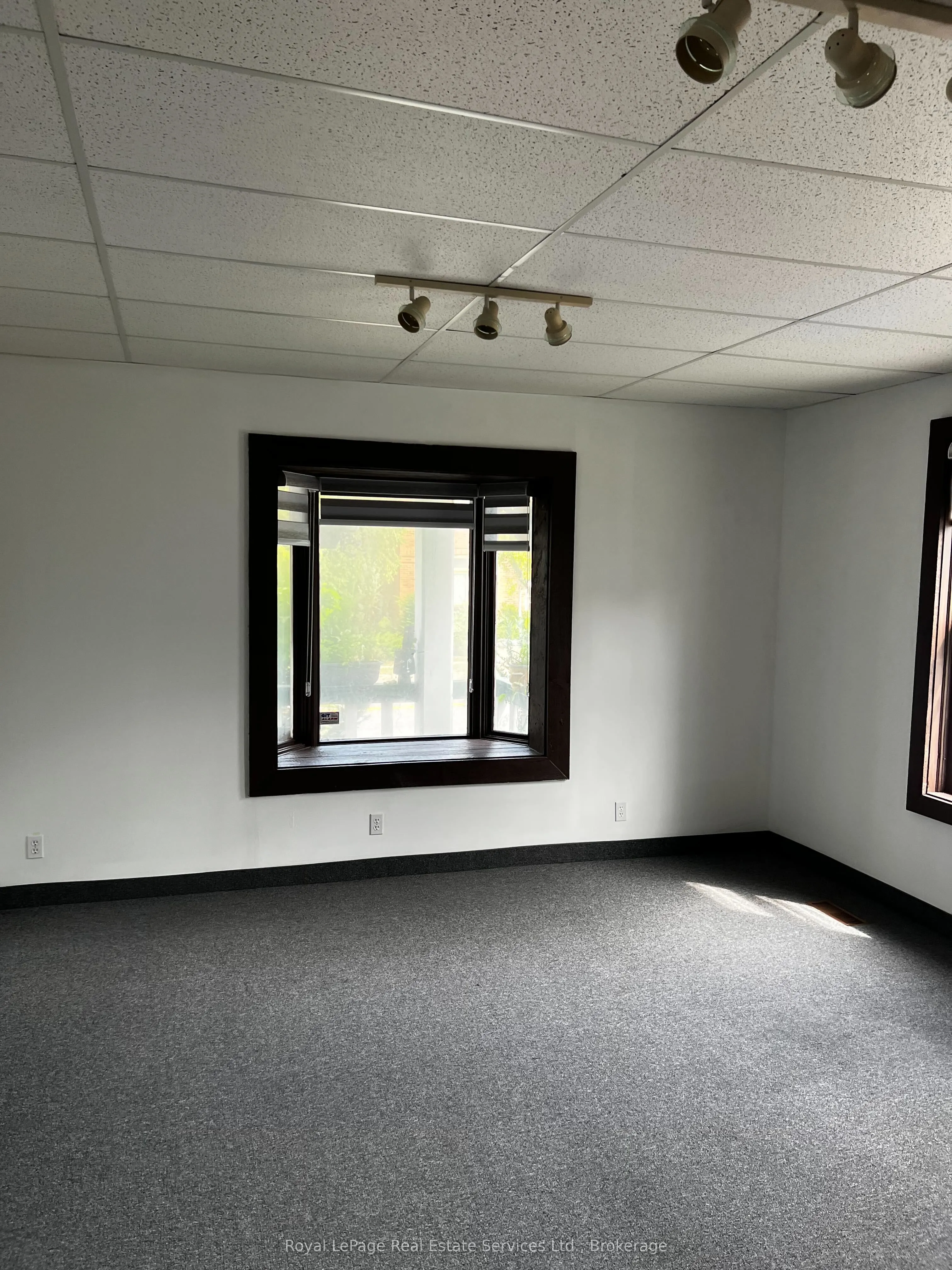 29 Queen Street W, #2