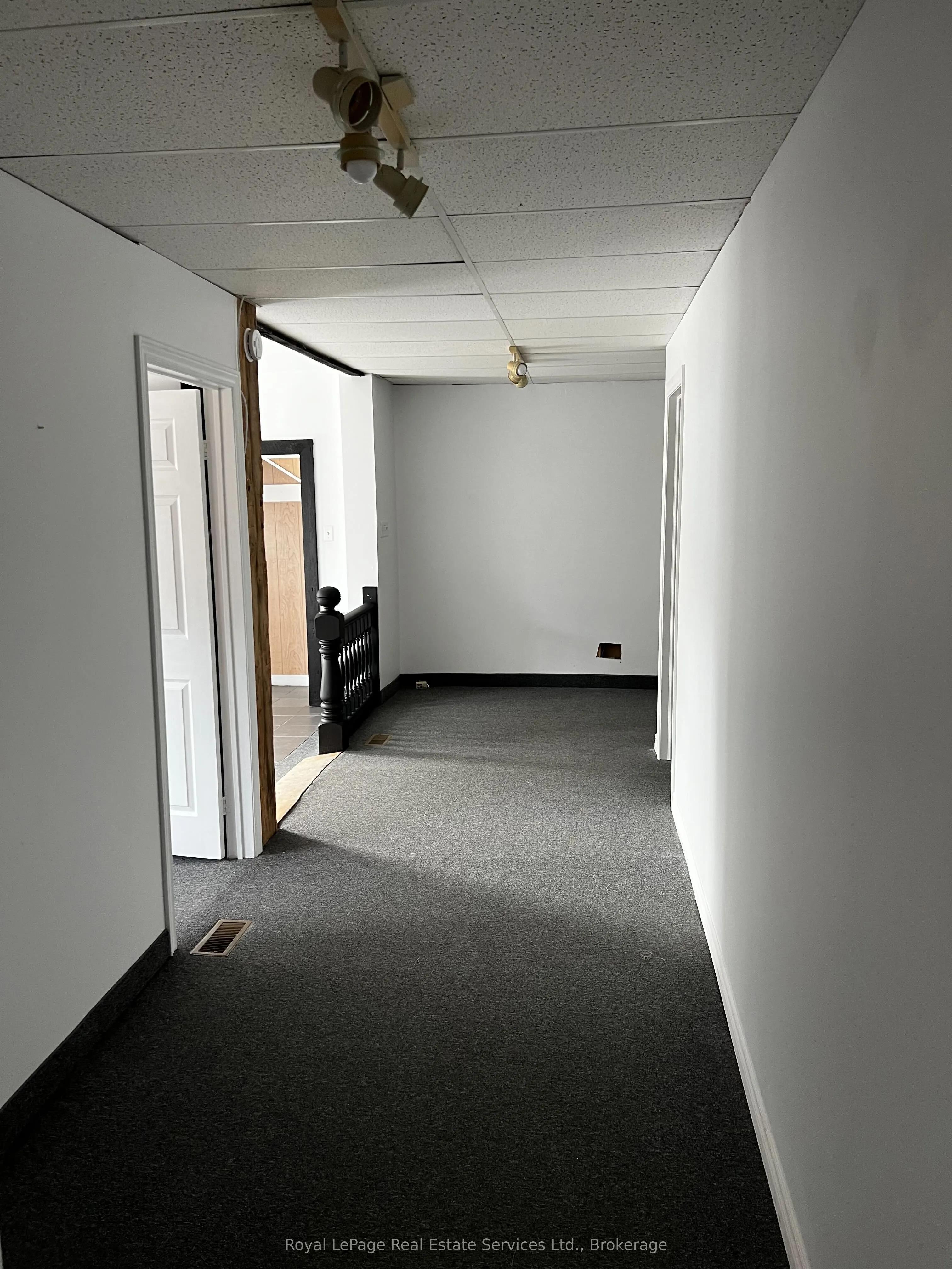 29 Queen Street W, #2