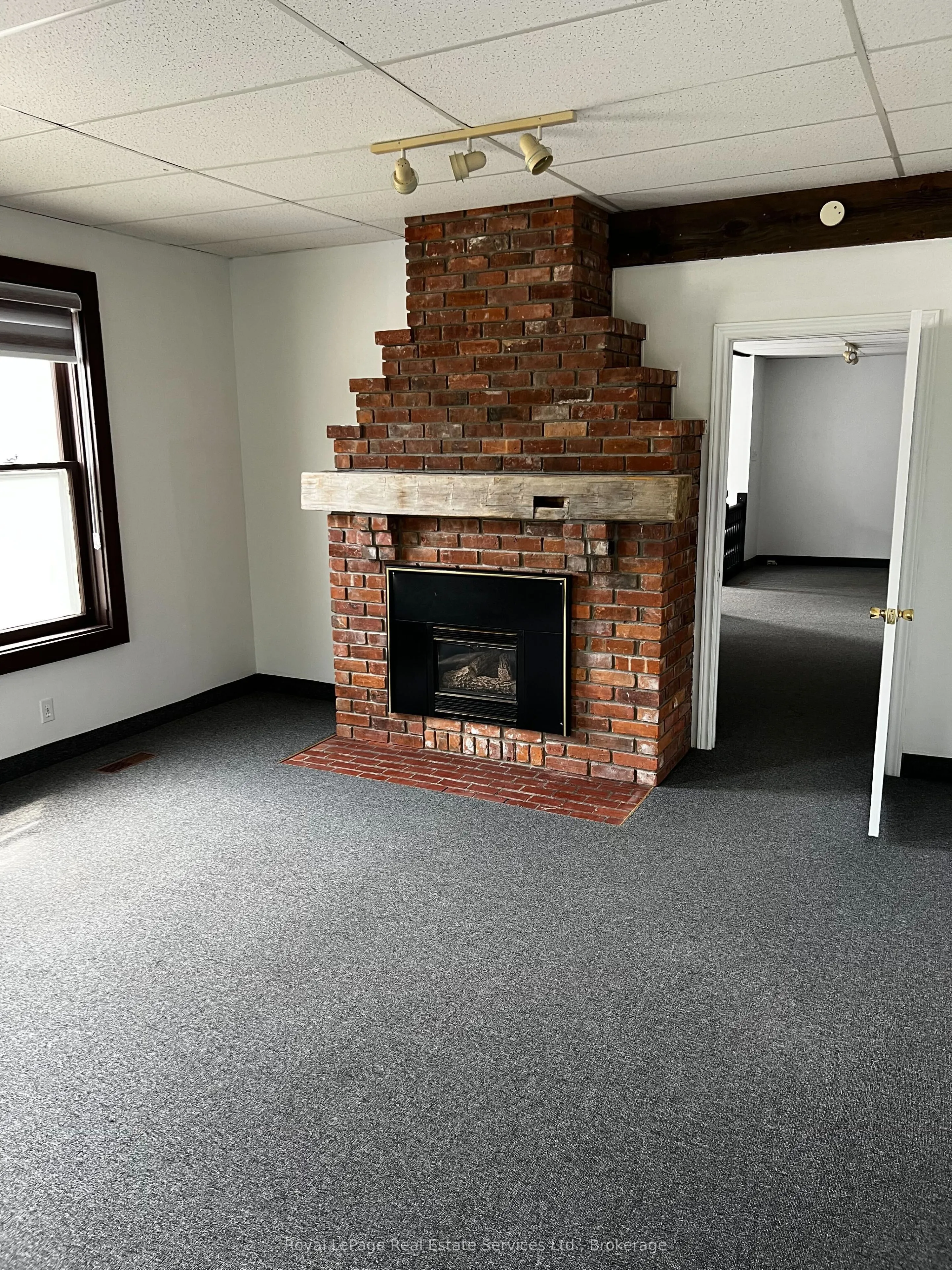 29 Queen Street W, #2